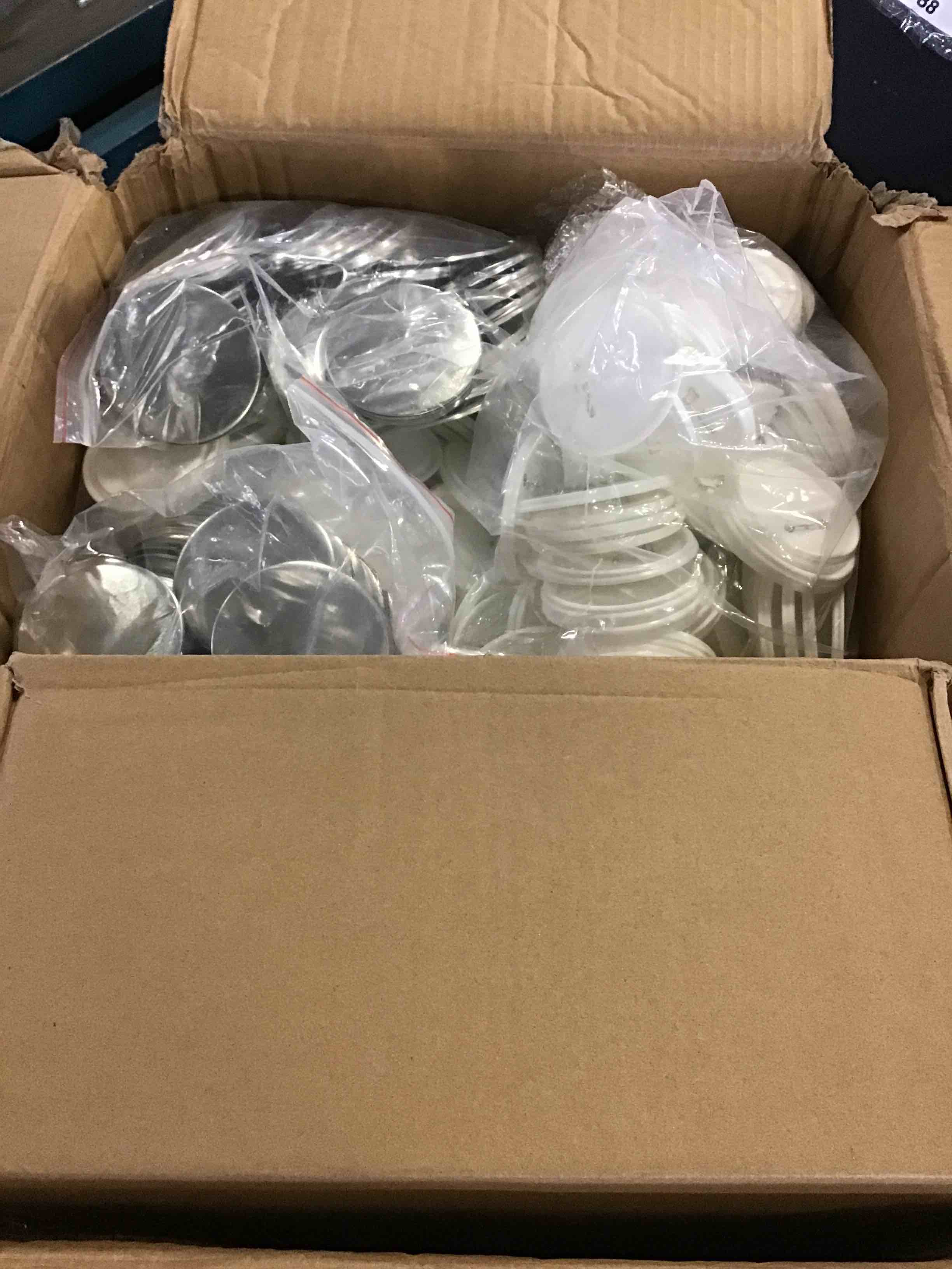 https://s3.amazonaws.com/lotting-images-prod/bidfta/ORG5281769_1694270786244.jpeg