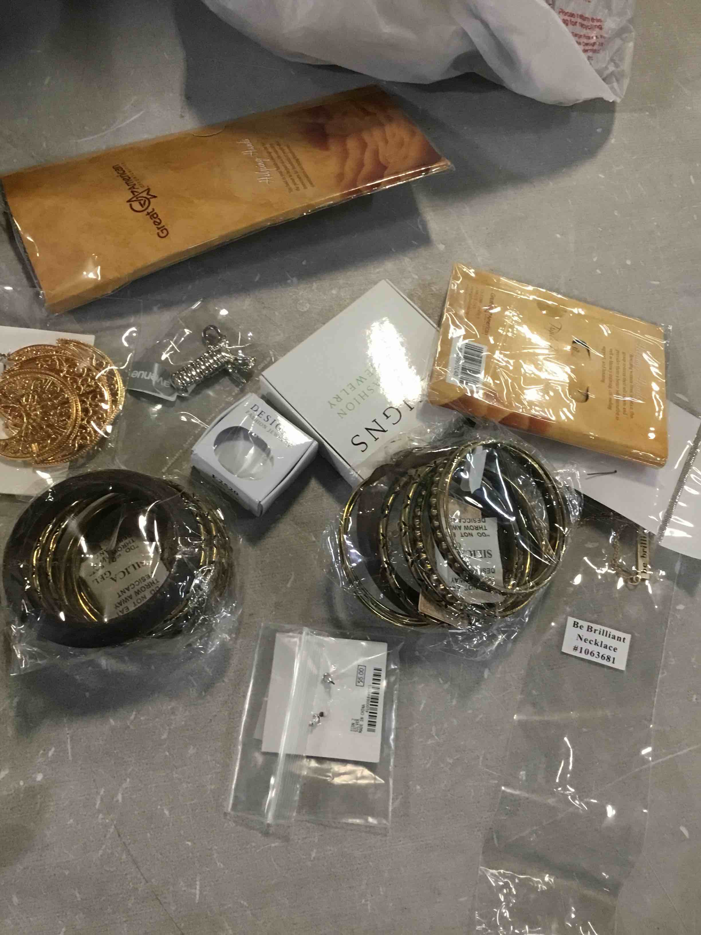 Assorted of Jewelry (variety) 