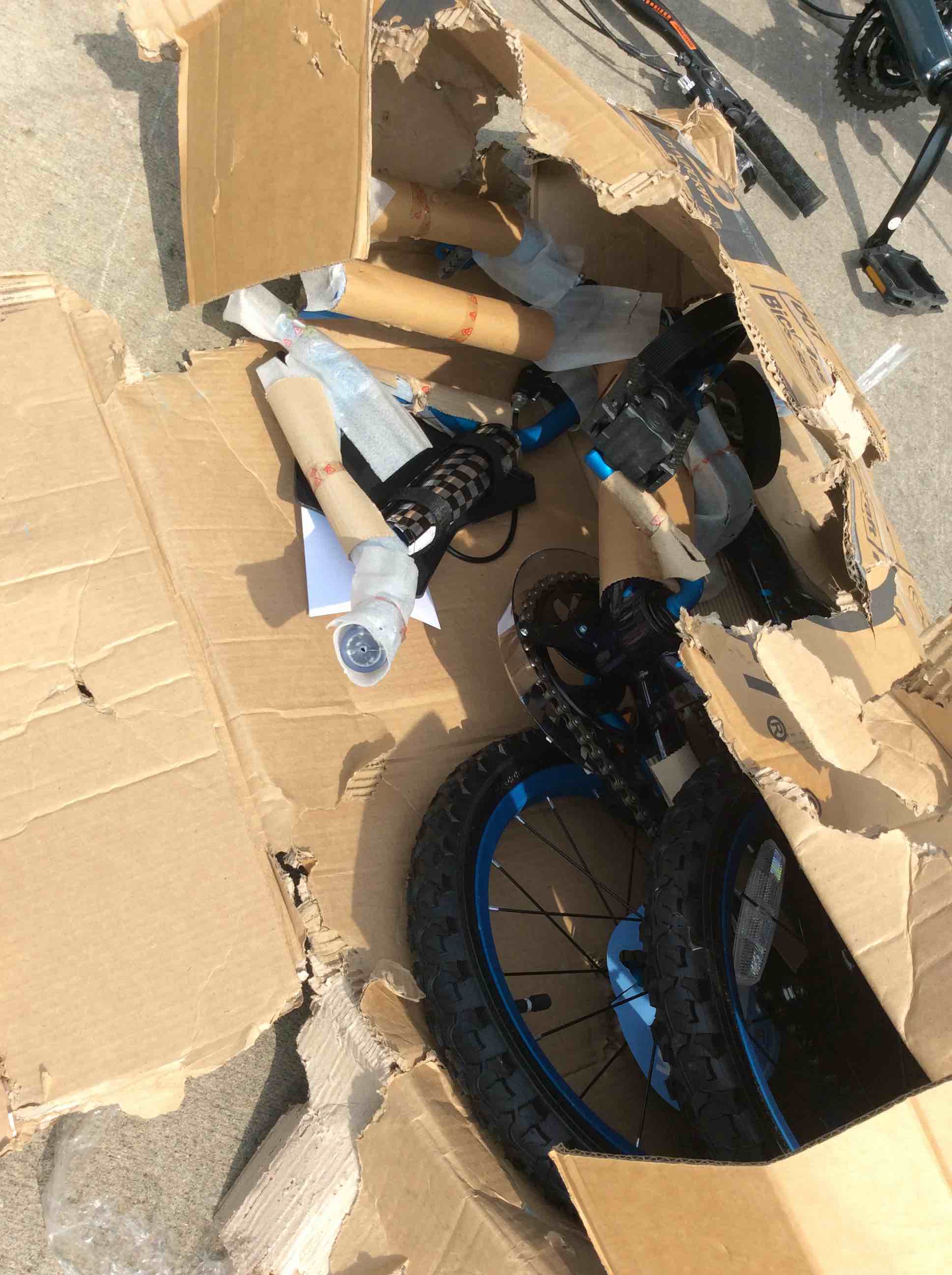 https://s3.amazonaws.com/lotting-images-prod/bidfta/ORG5302417_1690990763143.jpeg