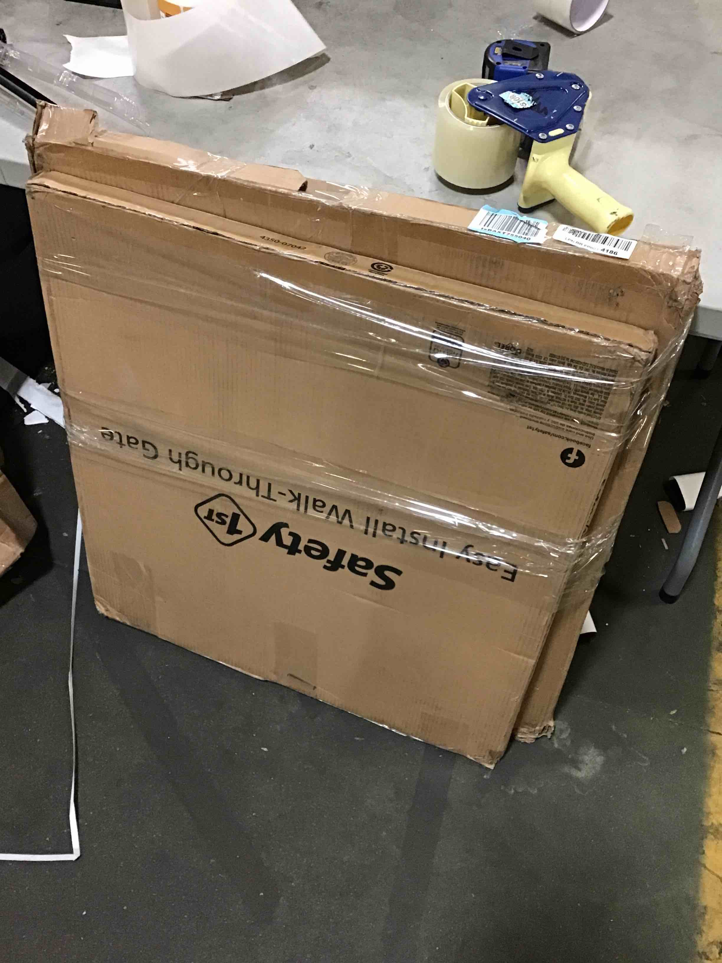 assorted safety gate