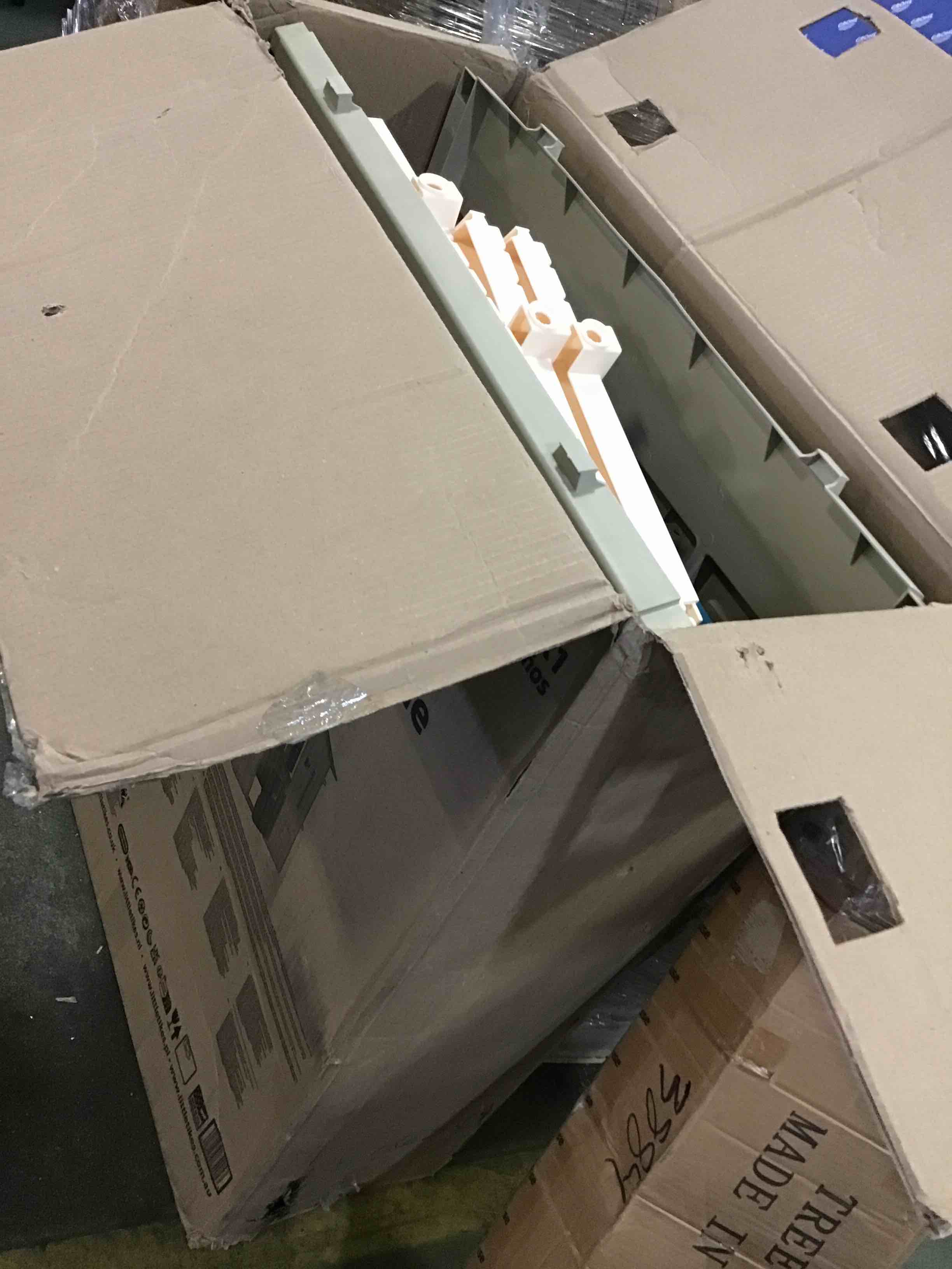 https://s3.amazonaws.com/lotting-images-prod/bidfta/ORG5311509_1690551233944.jpeg