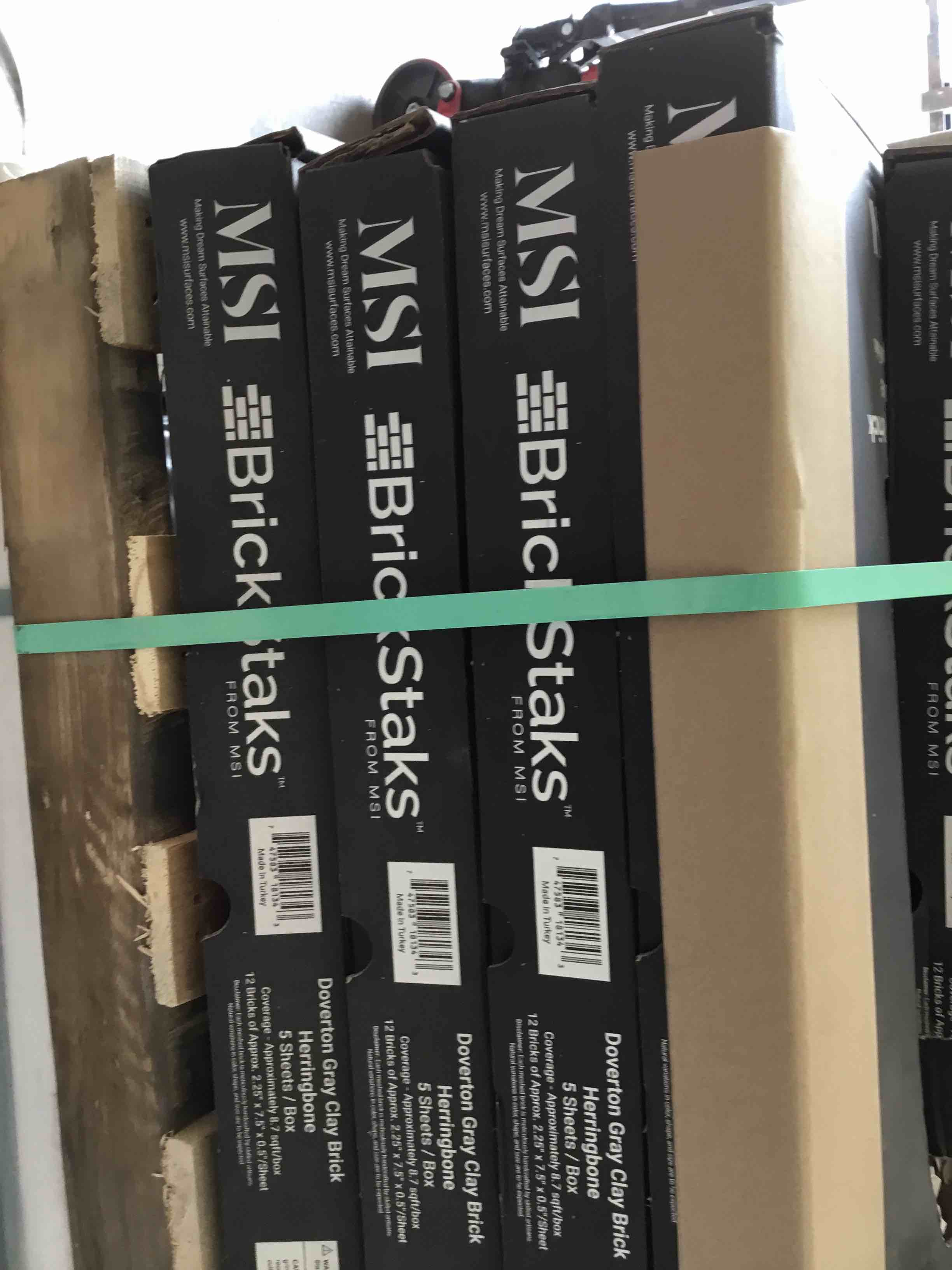 https://s3.amazonaws.com/lotting-images-prod/bidfta/ORG5330365_1692299821339.jpeg