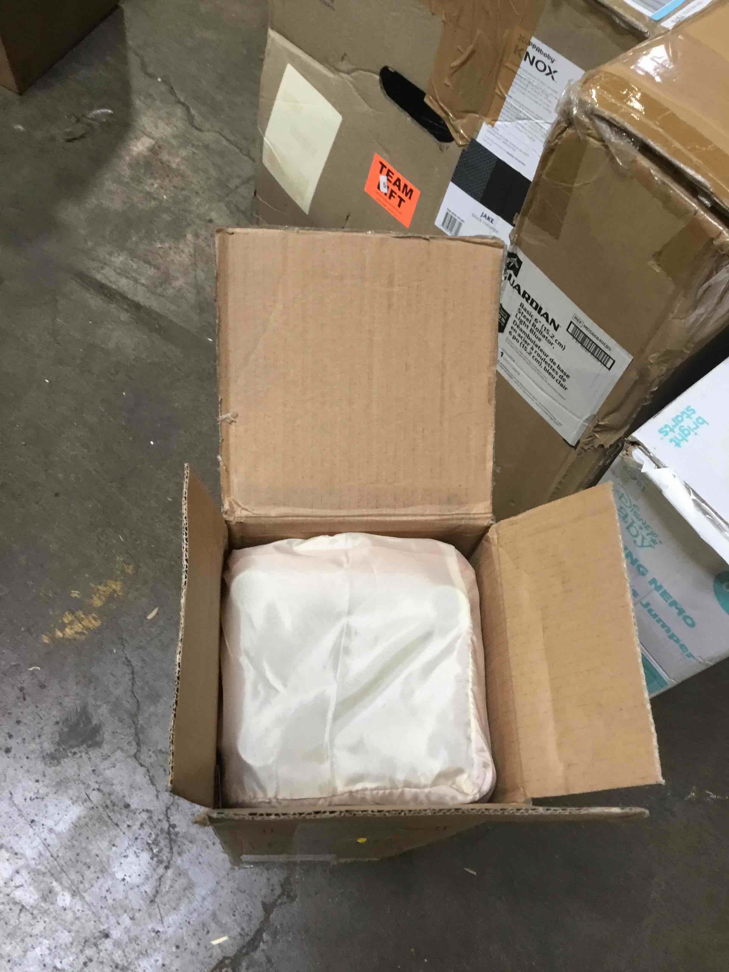 https://s3.amazonaws.com/lotting-images-prod/bidfta/ORG5379735_1695315975525.jpeg