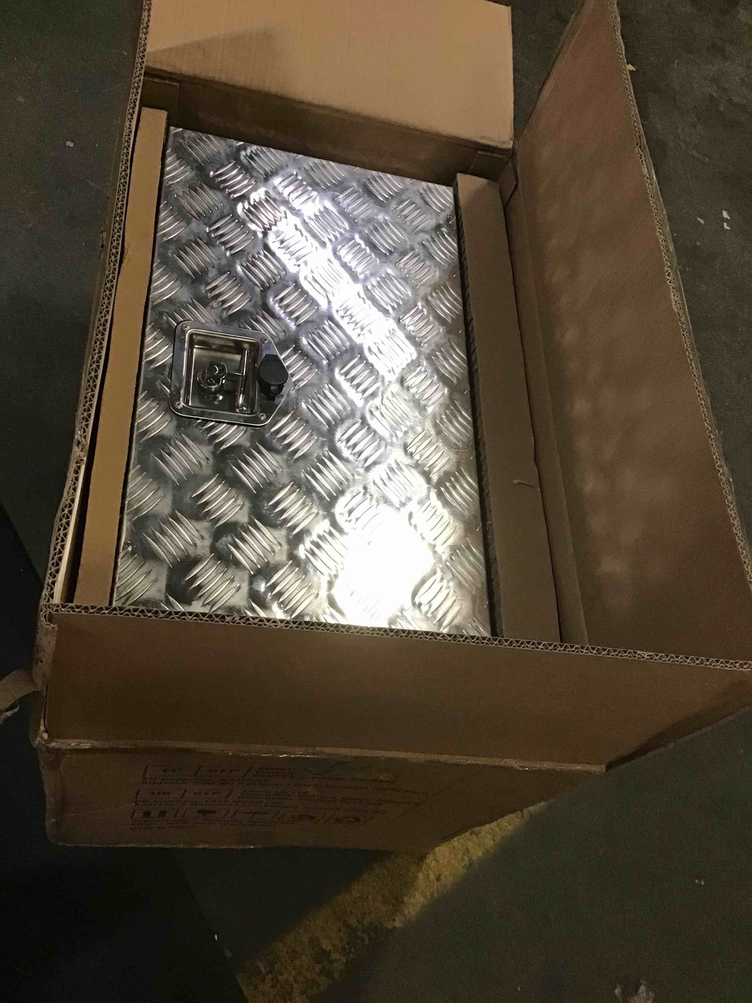 https://s3.amazonaws.com/lotting-images-prod/bidfta/ORG5390768_1691668106647.jpeg