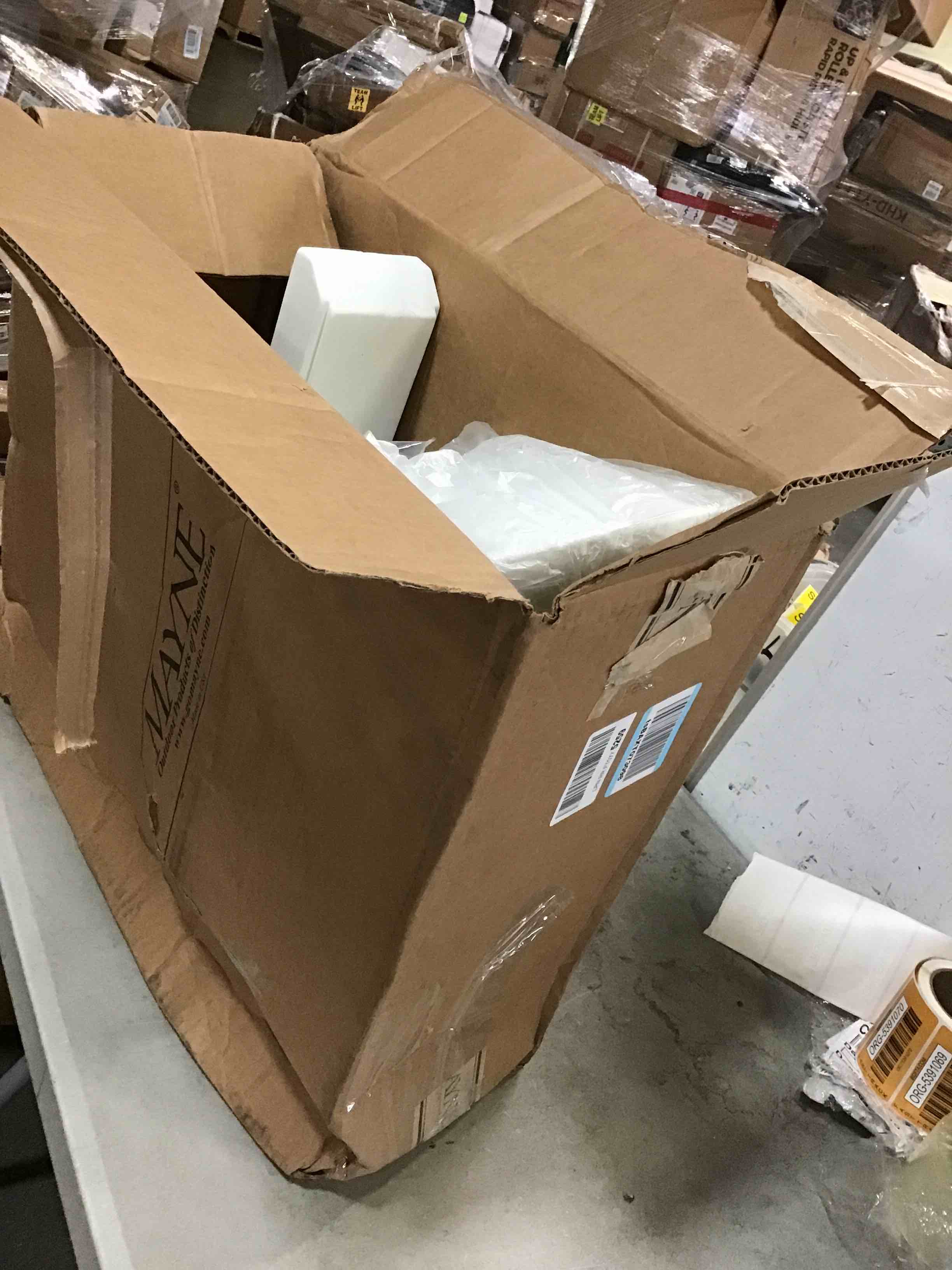 https://s3.amazonaws.com/lotting-images-prod/bidfta/ORG5391054_1691766082436.jpeg