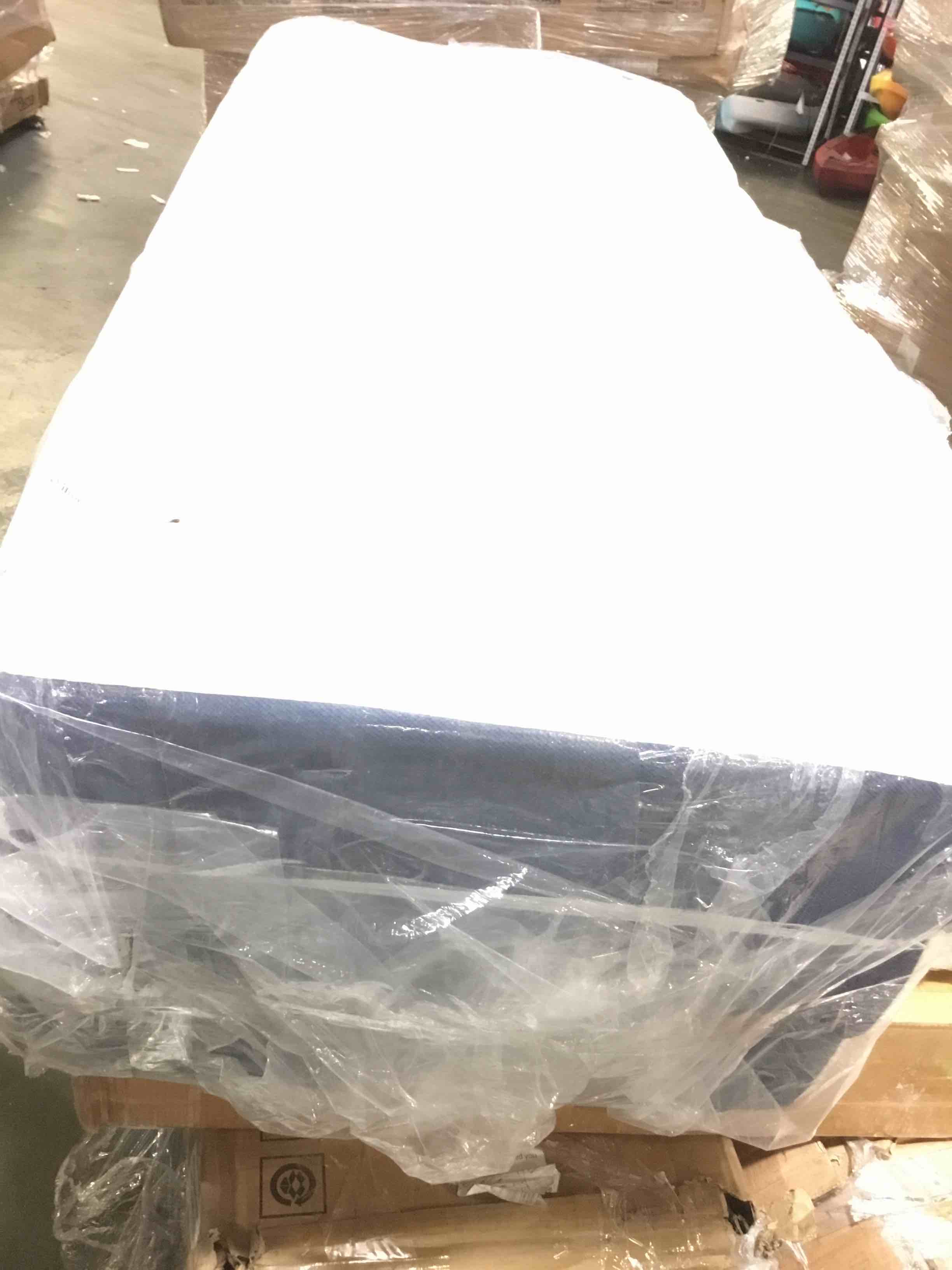 https://s3.amazonaws.com/lotting-images-prod/bidfta/ORG5391416_1692034666228.jpeg