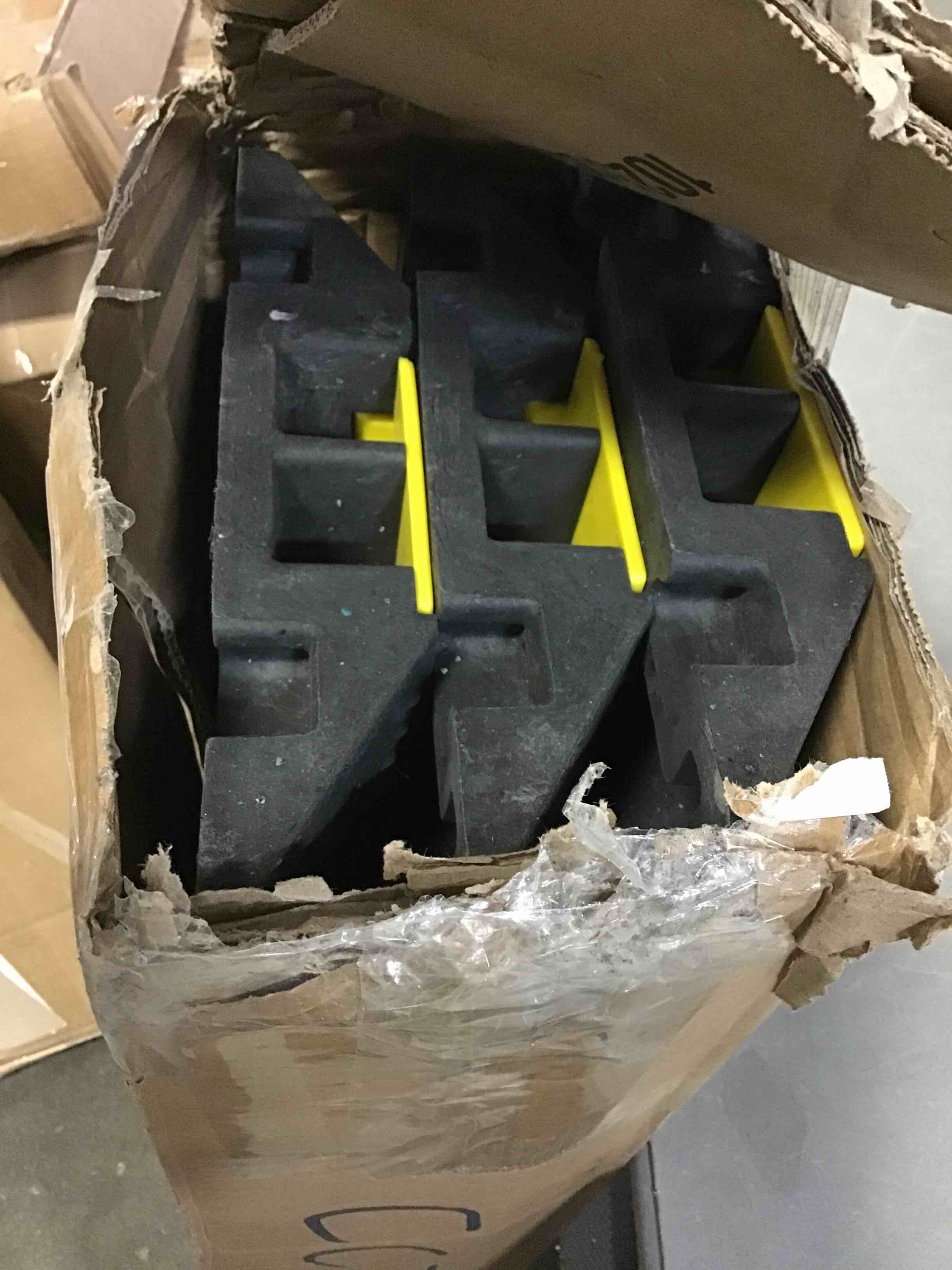 https://s3.amazonaws.com/lotting-images-prod/bidfta/ORG5421386_1692028095944.jpeg
