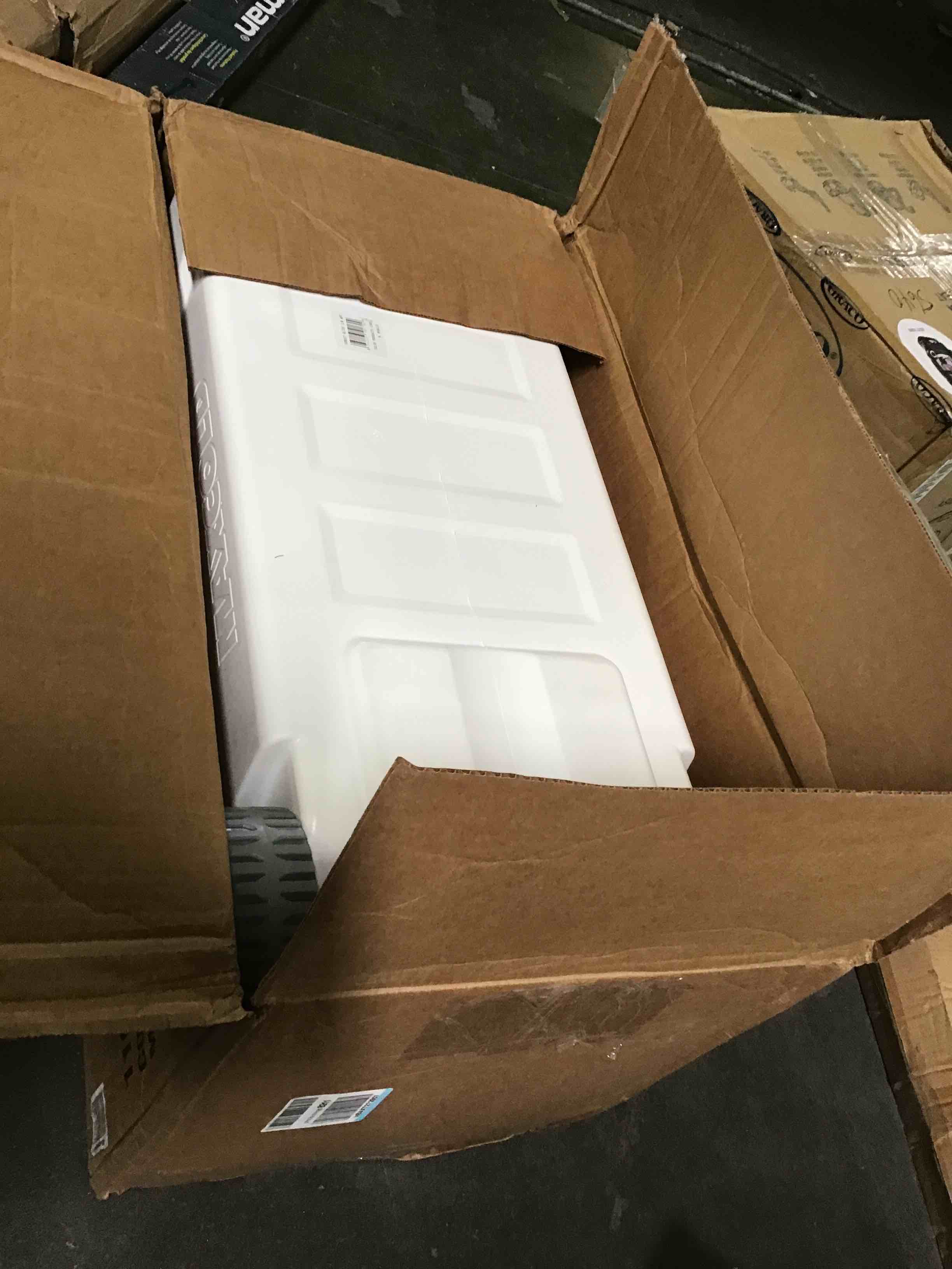 https://s3.amazonaws.com/lotting-images-prod/bidfta/ORG5427940_1691090999950.jpeg