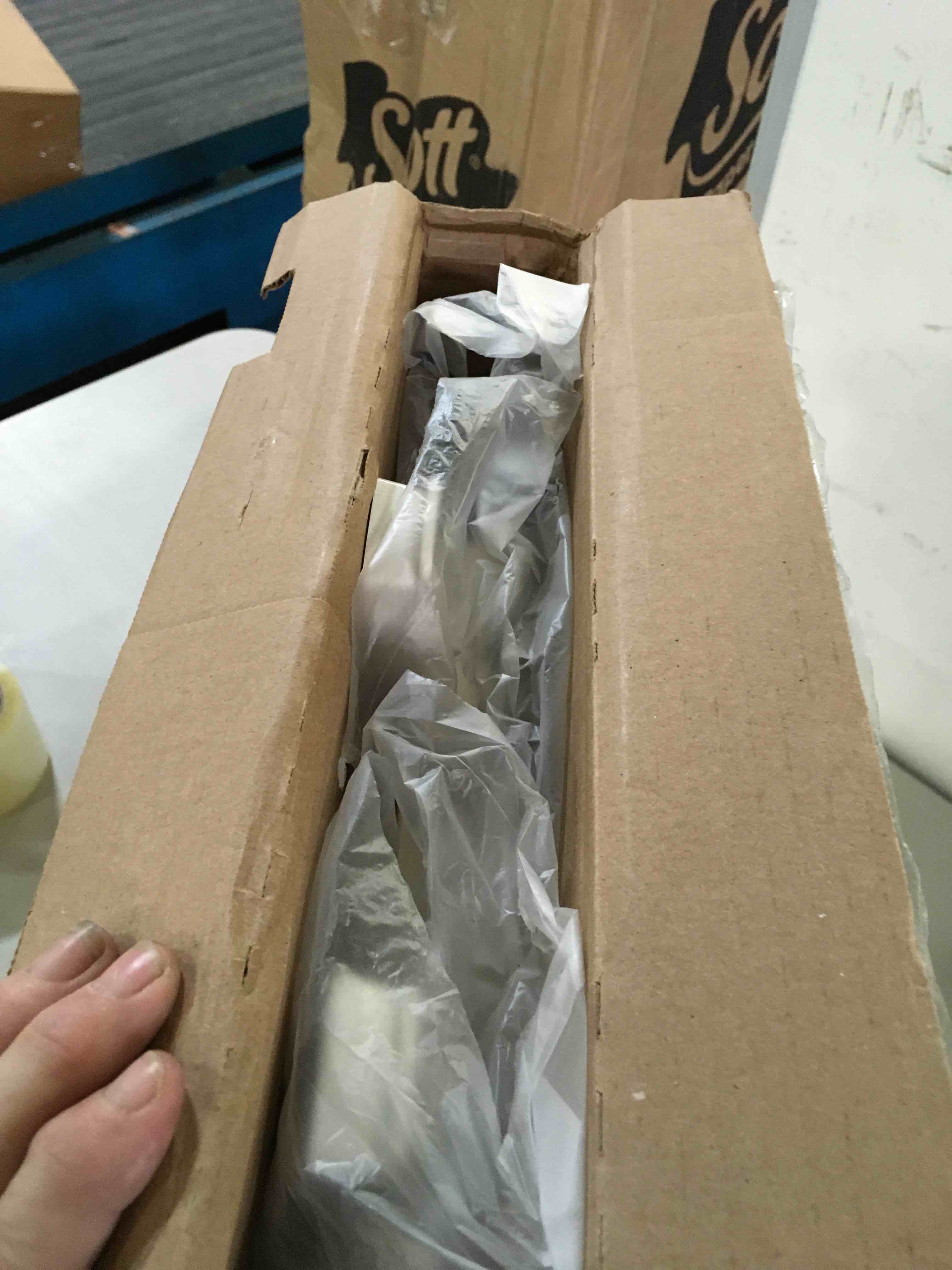 https://s3.amazonaws.com/lotting-images-prod/bidfta/ORG5430031_1691679685439.jpeg