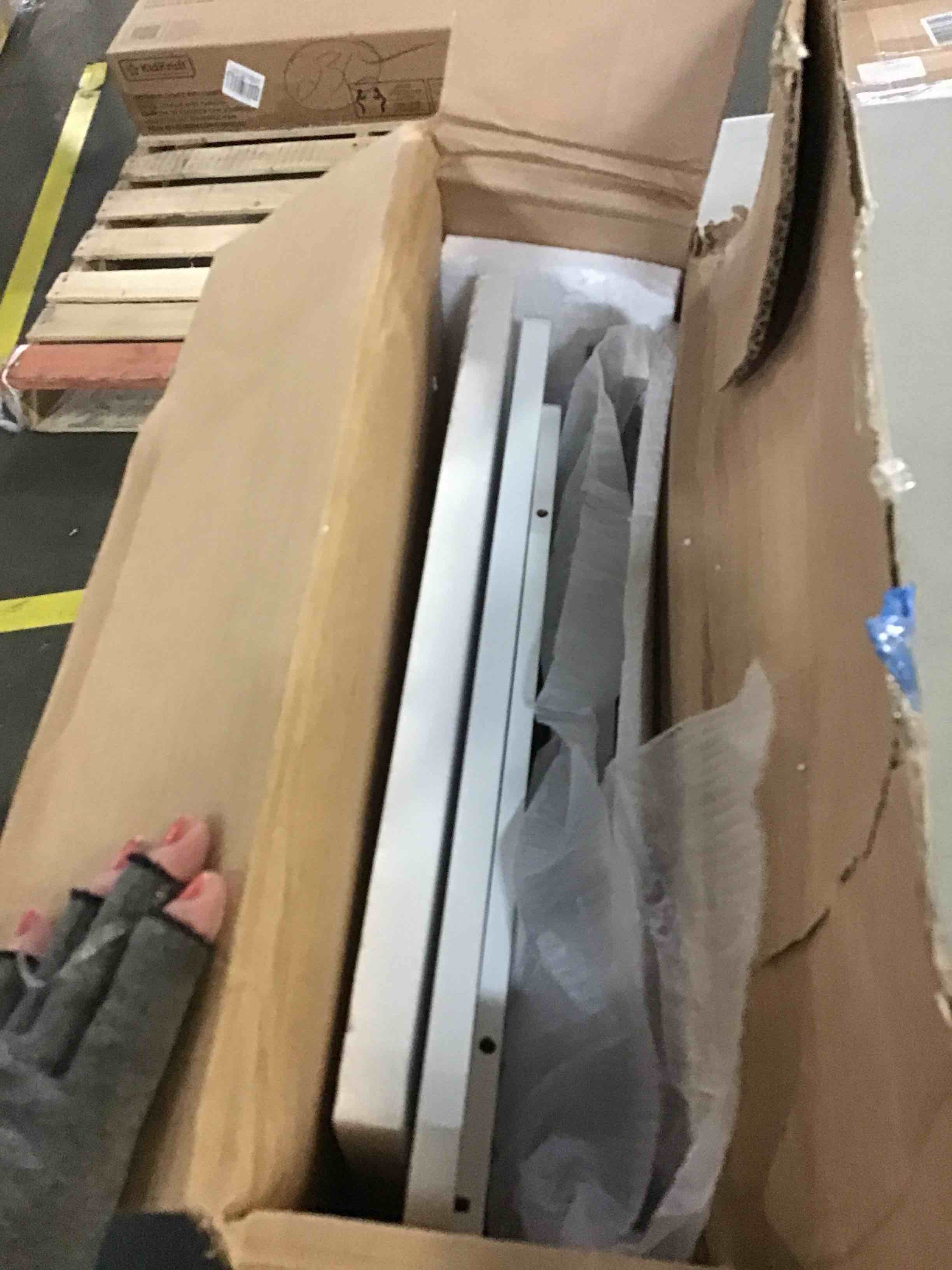 https://s3.amazonaws.com/lotting-images-prod/bidfta/ORG5430105_1692021397351.jpeg