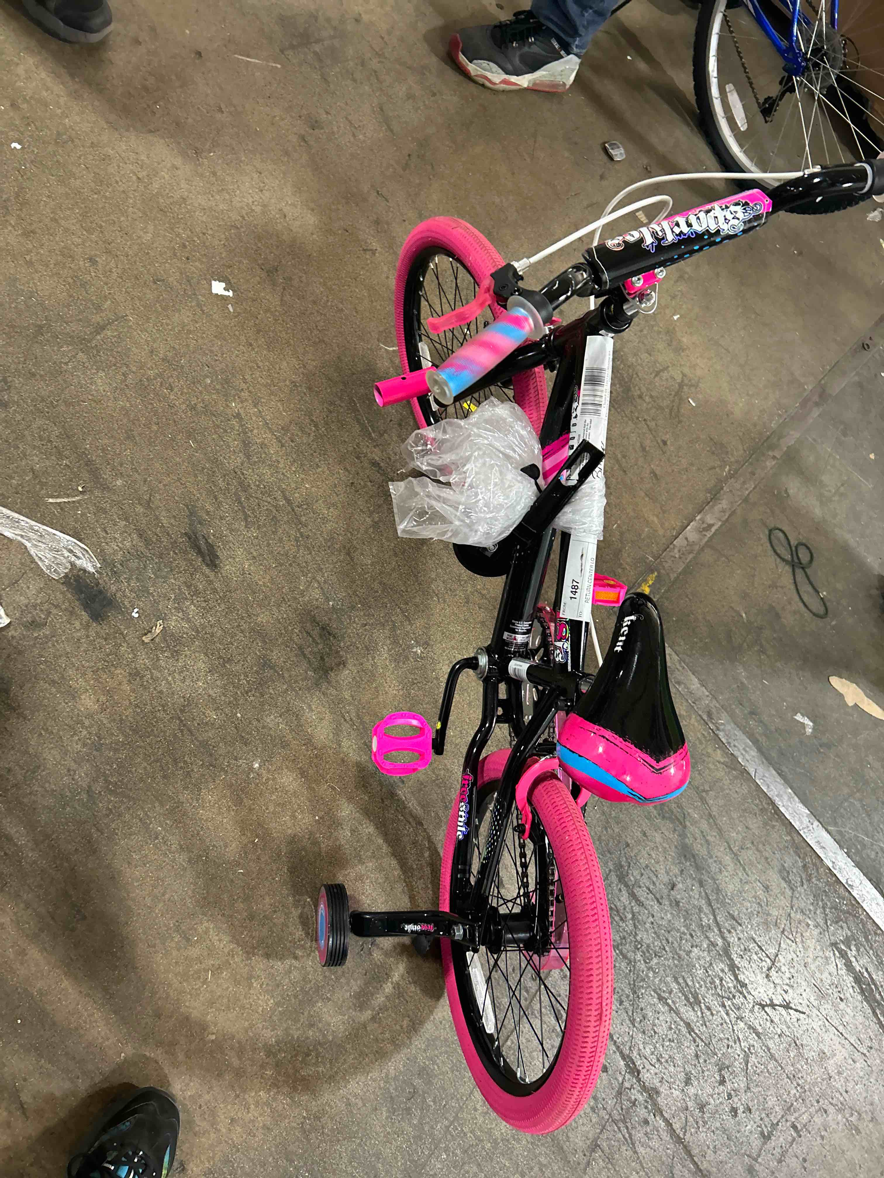 Kent Bicycles 18 inch Girl s Sparkles Bicycle  Black and Pink