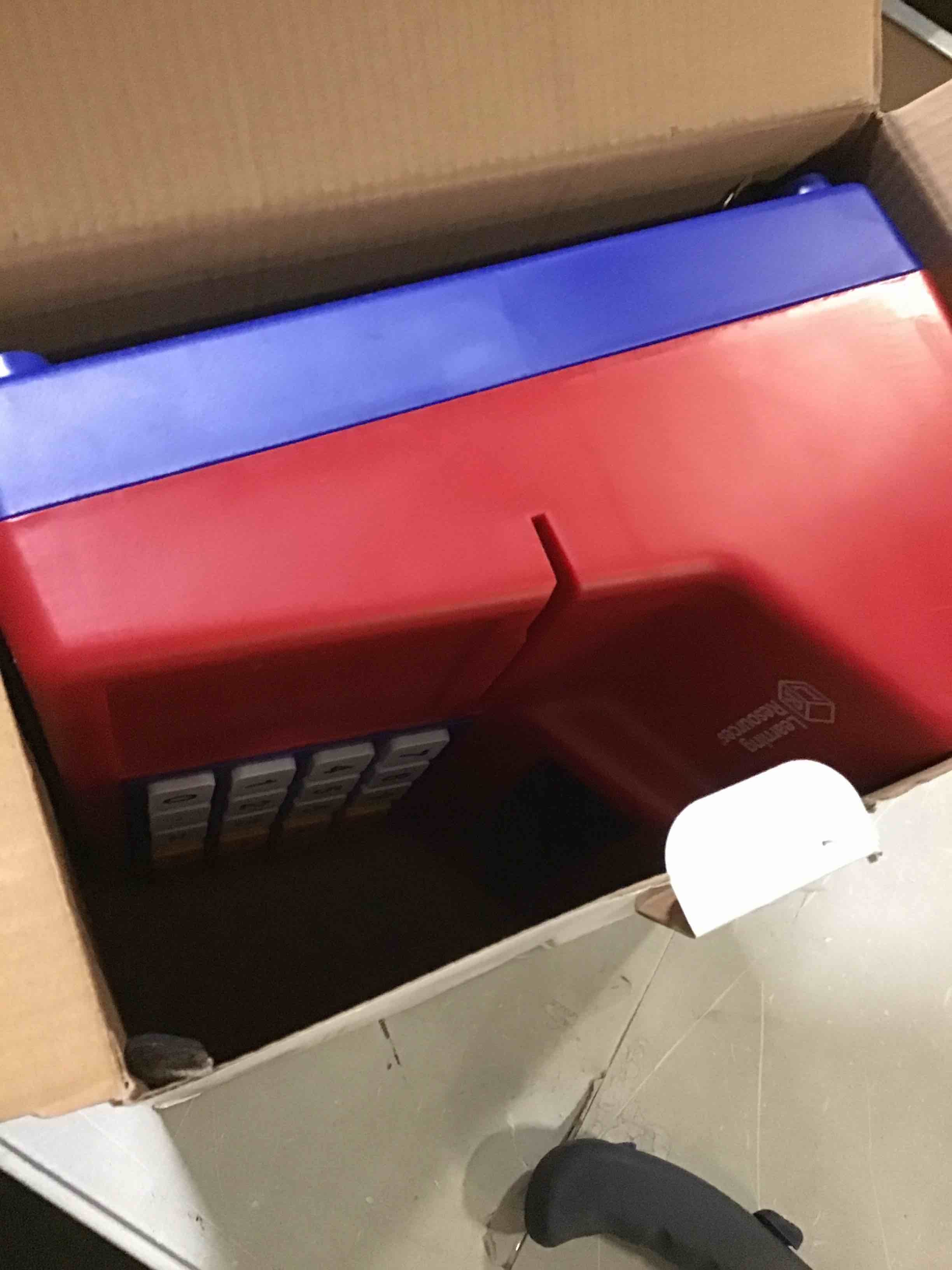 https://s3.amazonaws.com/lotting-images-prod/bidfta/ORG5461902_1702410247775.jpeg