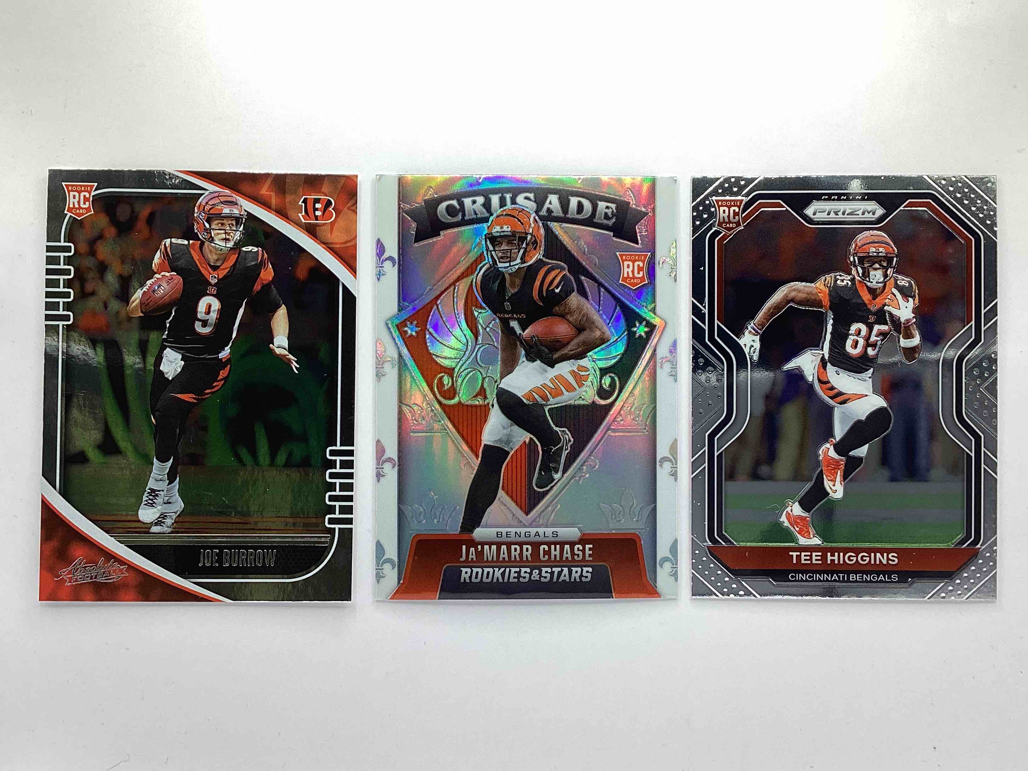Who Dey Rookie Trio!  3 Awesome Rookie Cards, Joe Burrow 2020 Absolute, Ja’ Marr Chase 2021 Rookies & Stars & Tee Higgins 2020 Prizm.  All Rookies!  Hard To Collect!