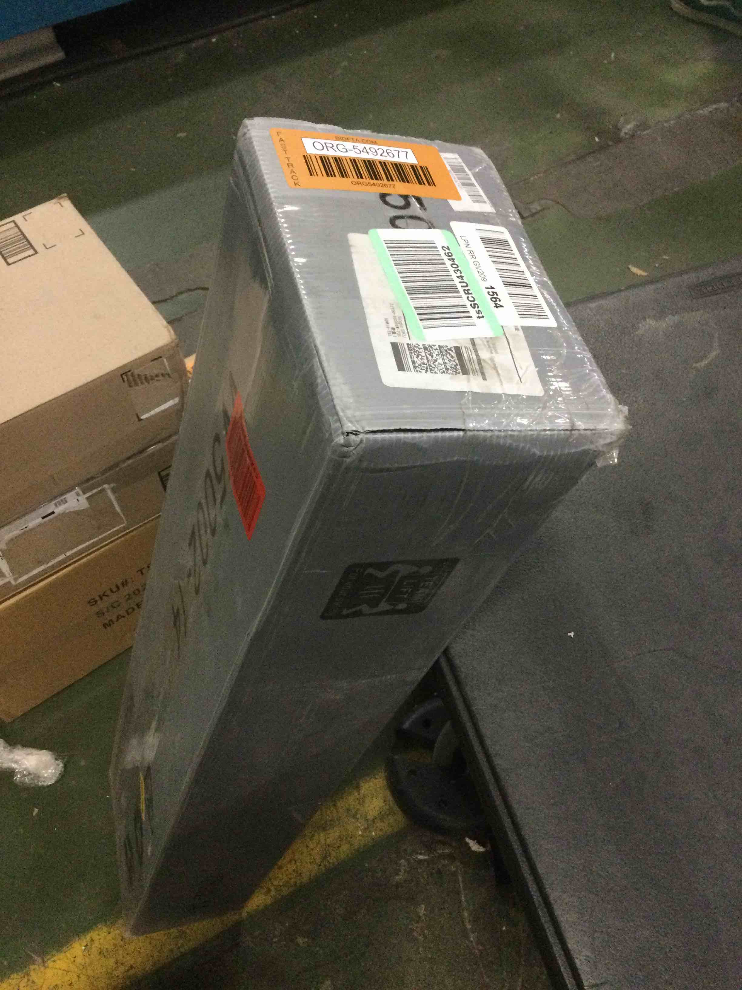 https://s3.amazonaws.com/lotting-images-prod/bidfta/ORG5492677_1702055156520.jpeg