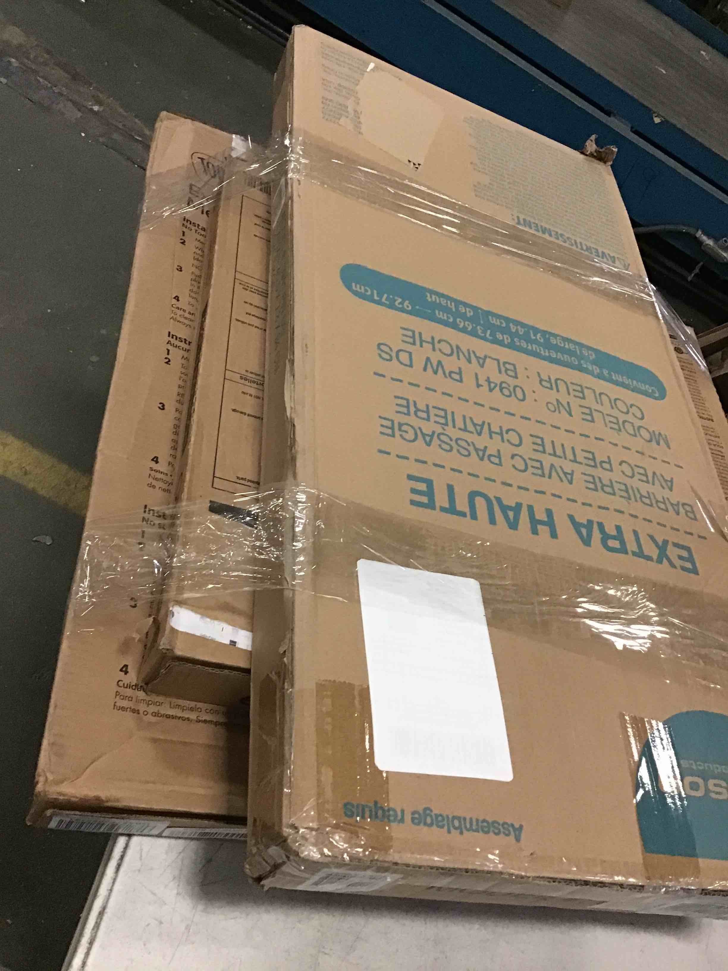 Assorted baby’s gate 