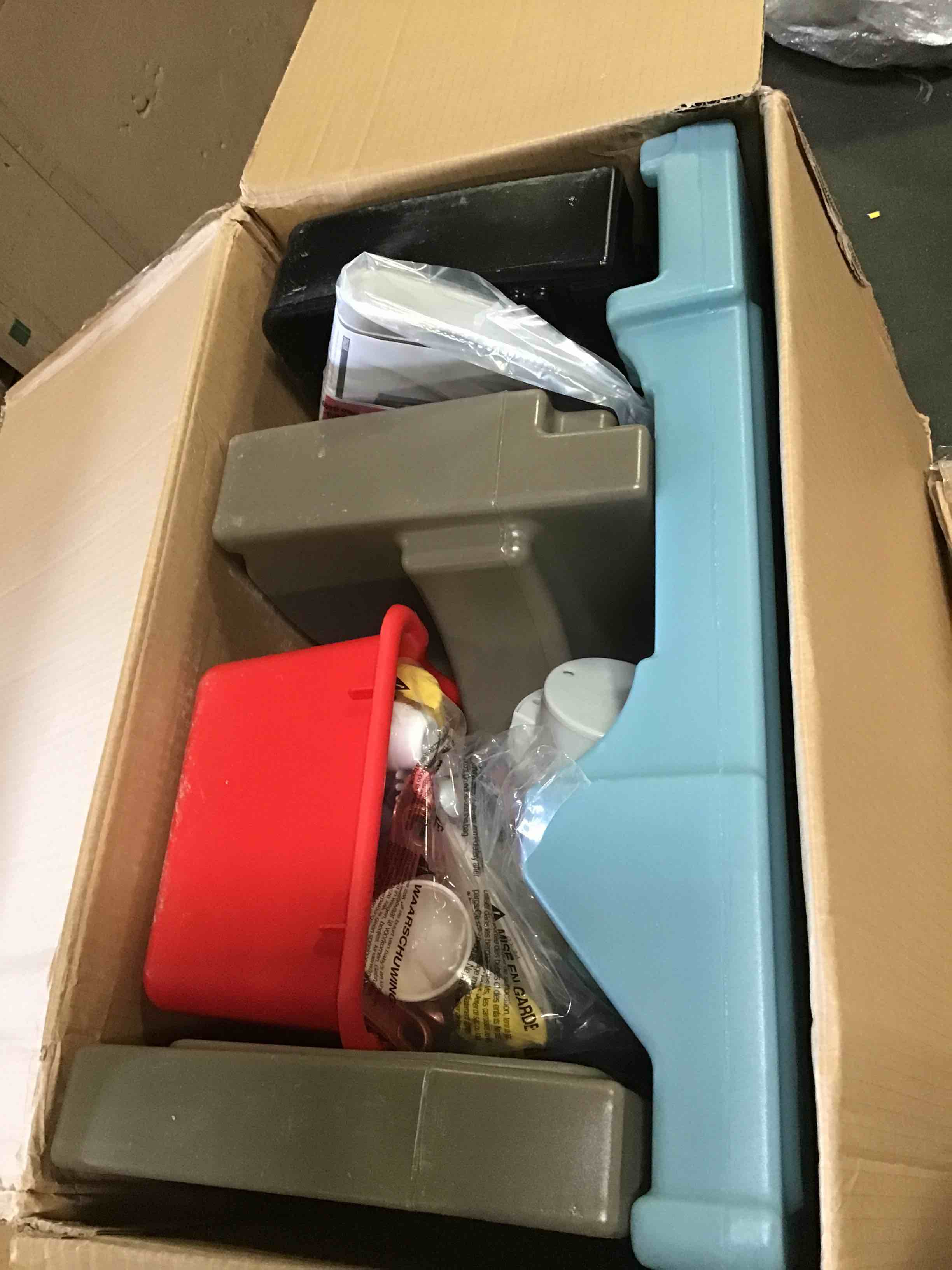 Step2 Best Chefs Kitchen Playset | Kids Play Kitchen with 25-Pc Toy Accessories Set, Real Lights & Sounds, Multicolor