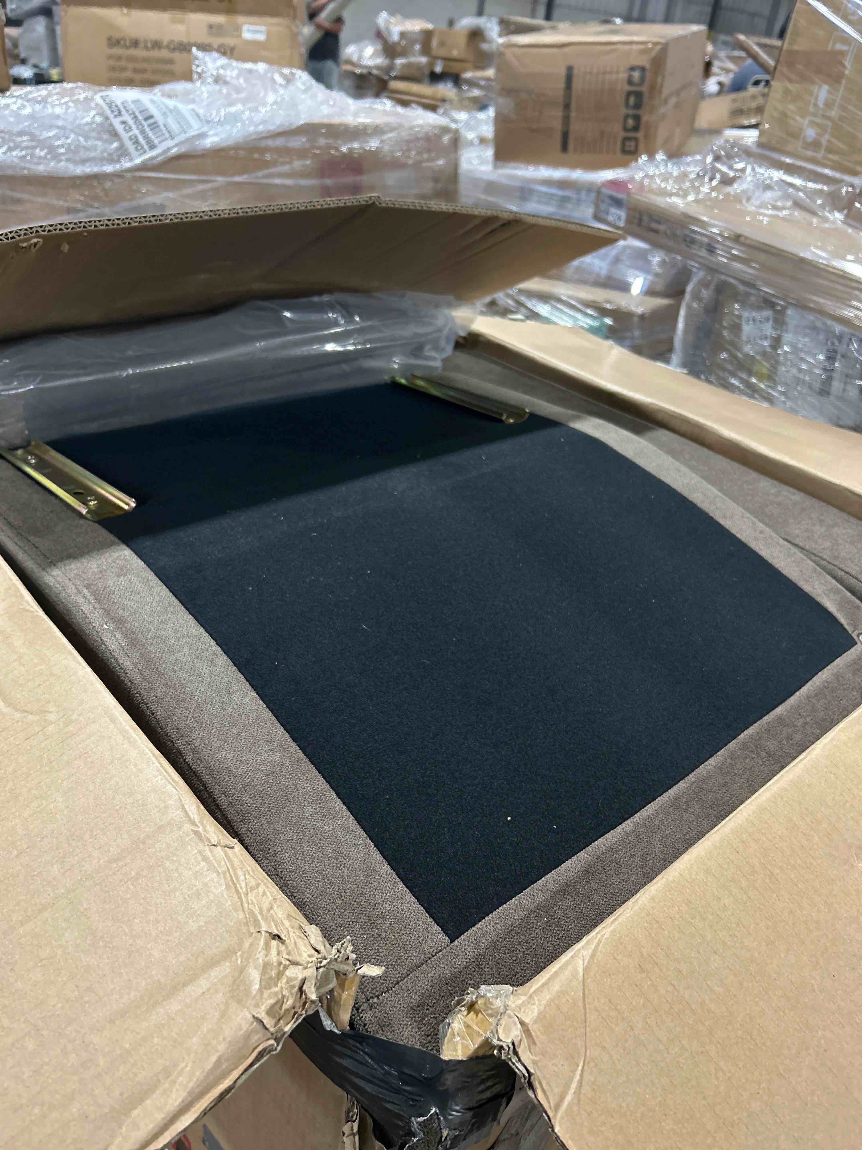 https://s3.amazonaws.com/lotting-images-prod/bidfta/ORG5553464_1697124635638.jpeg