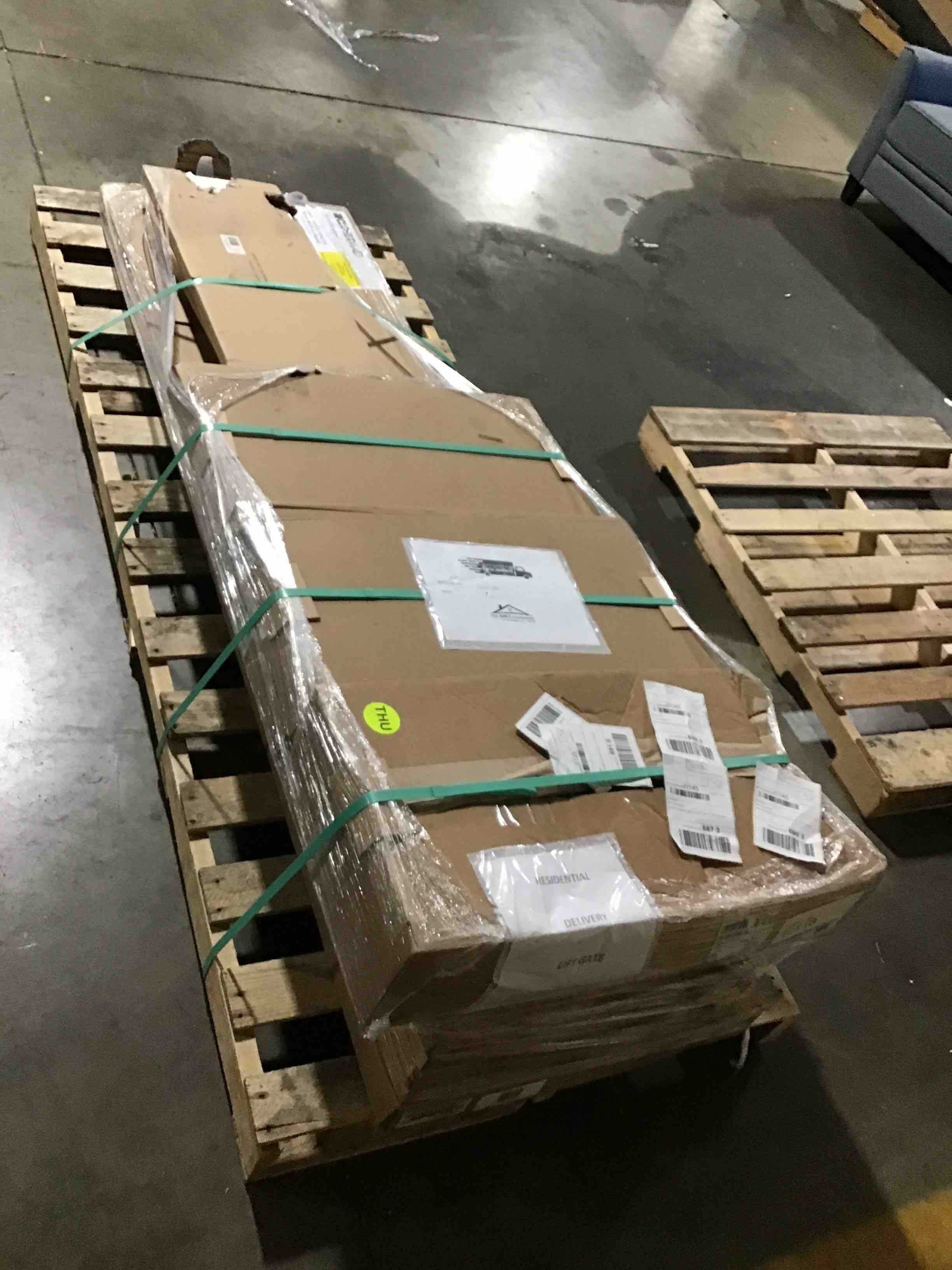 https://s3.amazonaws.com/lotting-images-prod/bidfta/ORG5556457_1698070994394.jpeg
