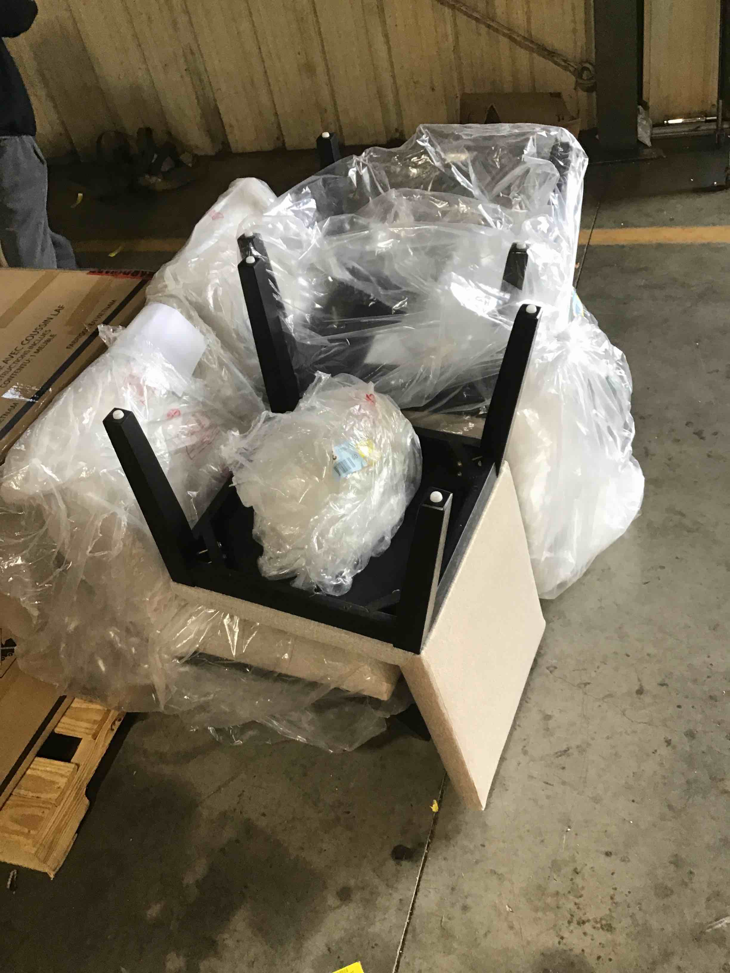 https://s3.amazonaws.com/lotting-images-prod/bidfta/ORG5557012_1699368397535.jpeg