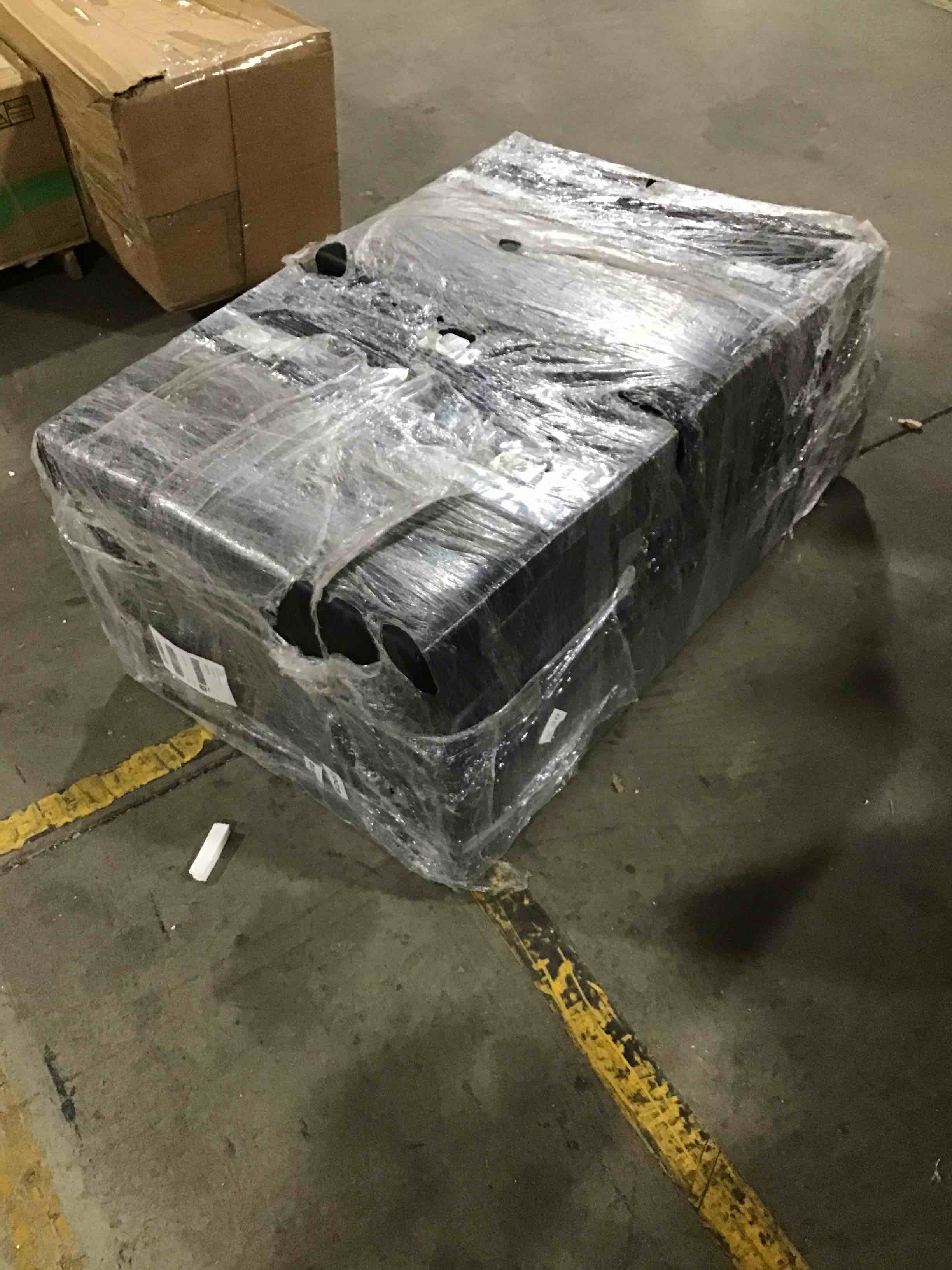 https://s3.amazonaws.com/lotting-images-prod/bidfta/ORG5557153_1699624884581.jpeg