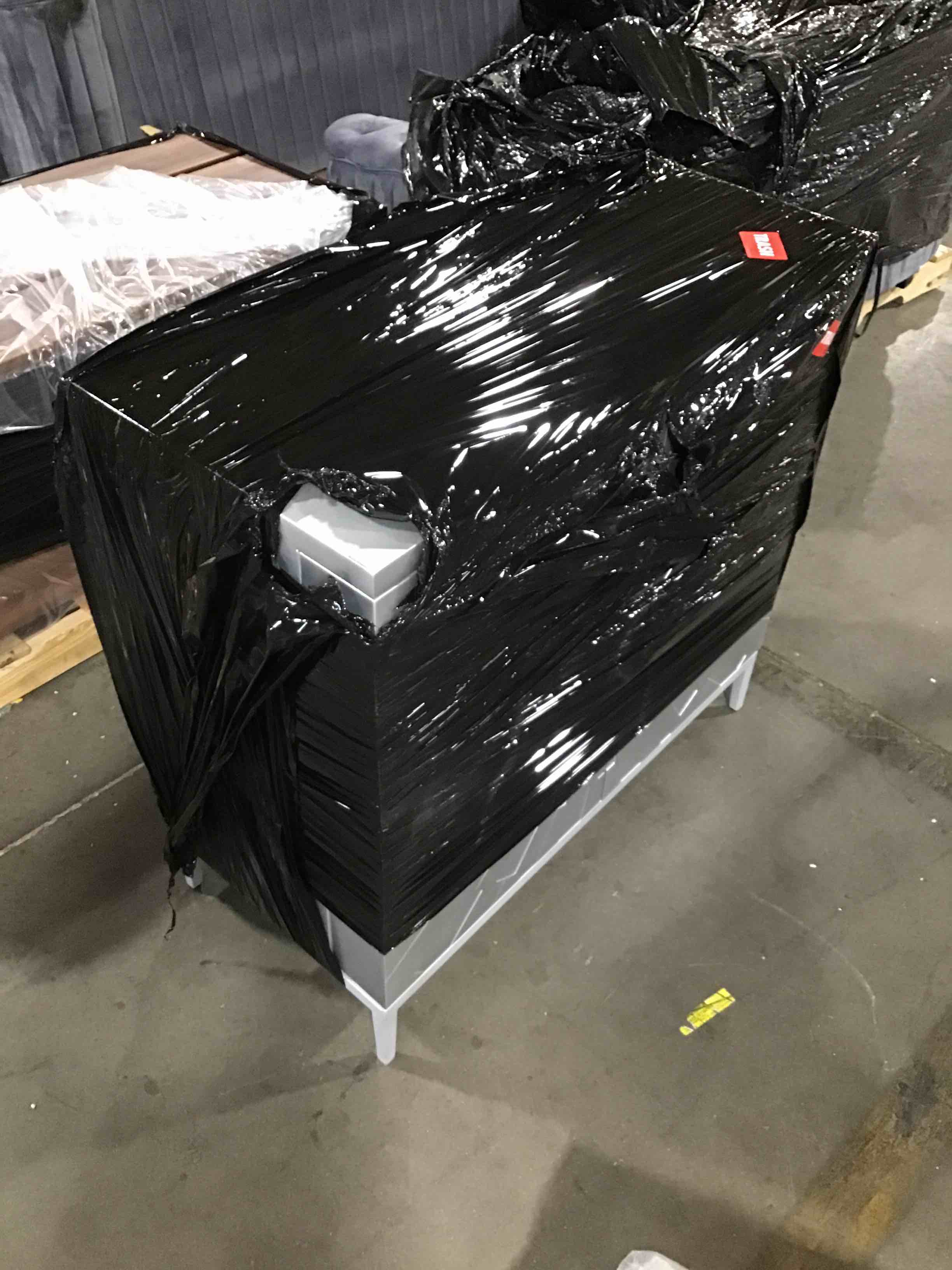 https://s3.amazonaws.com/lotting-images-prod/bidfta/ORG5557712_1700595272741.jpeg
