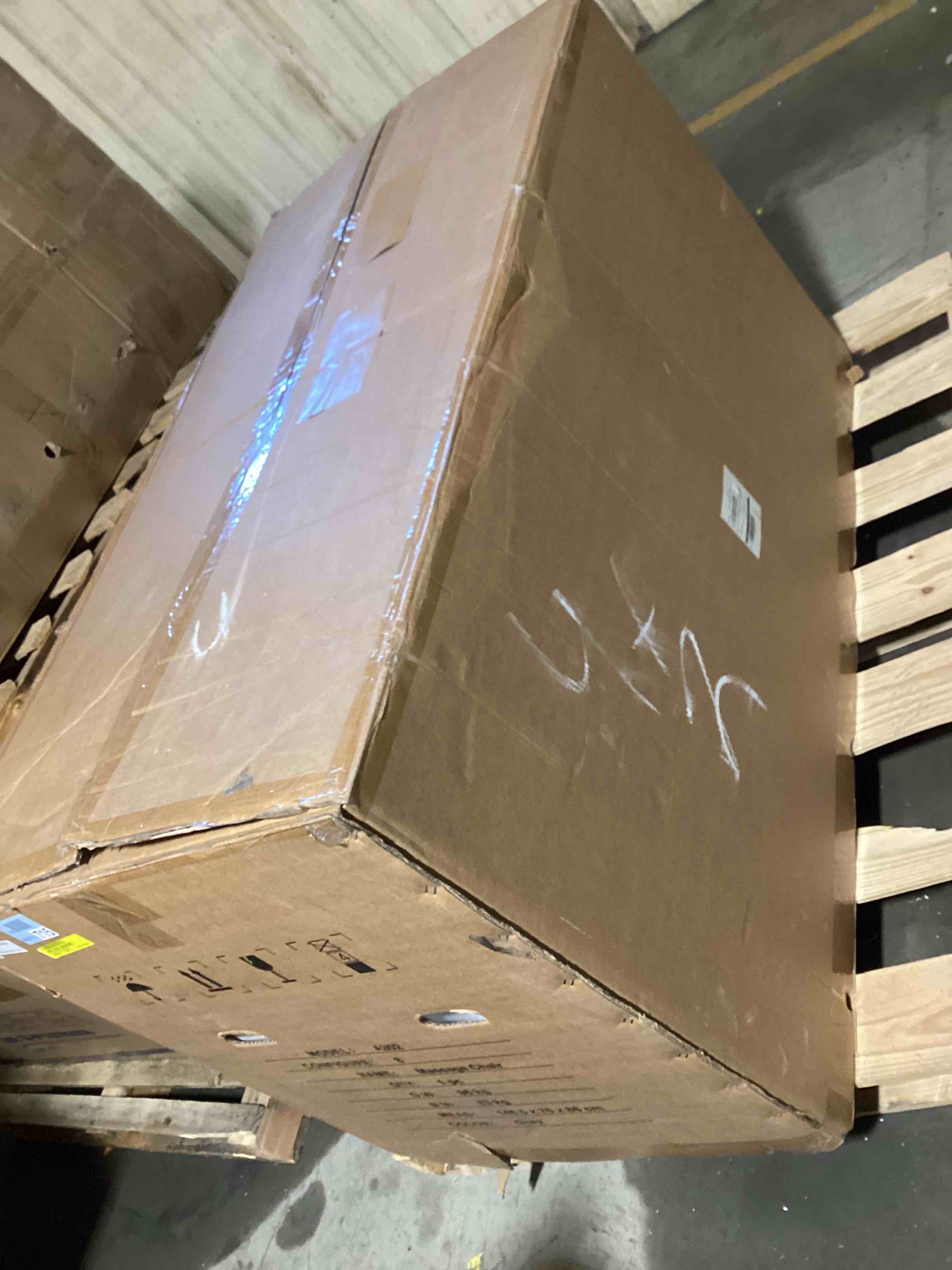 https://s3.amazonaws.com/lotting-images-prod/bidfta/ORG5558666_1703003709063.jpeg