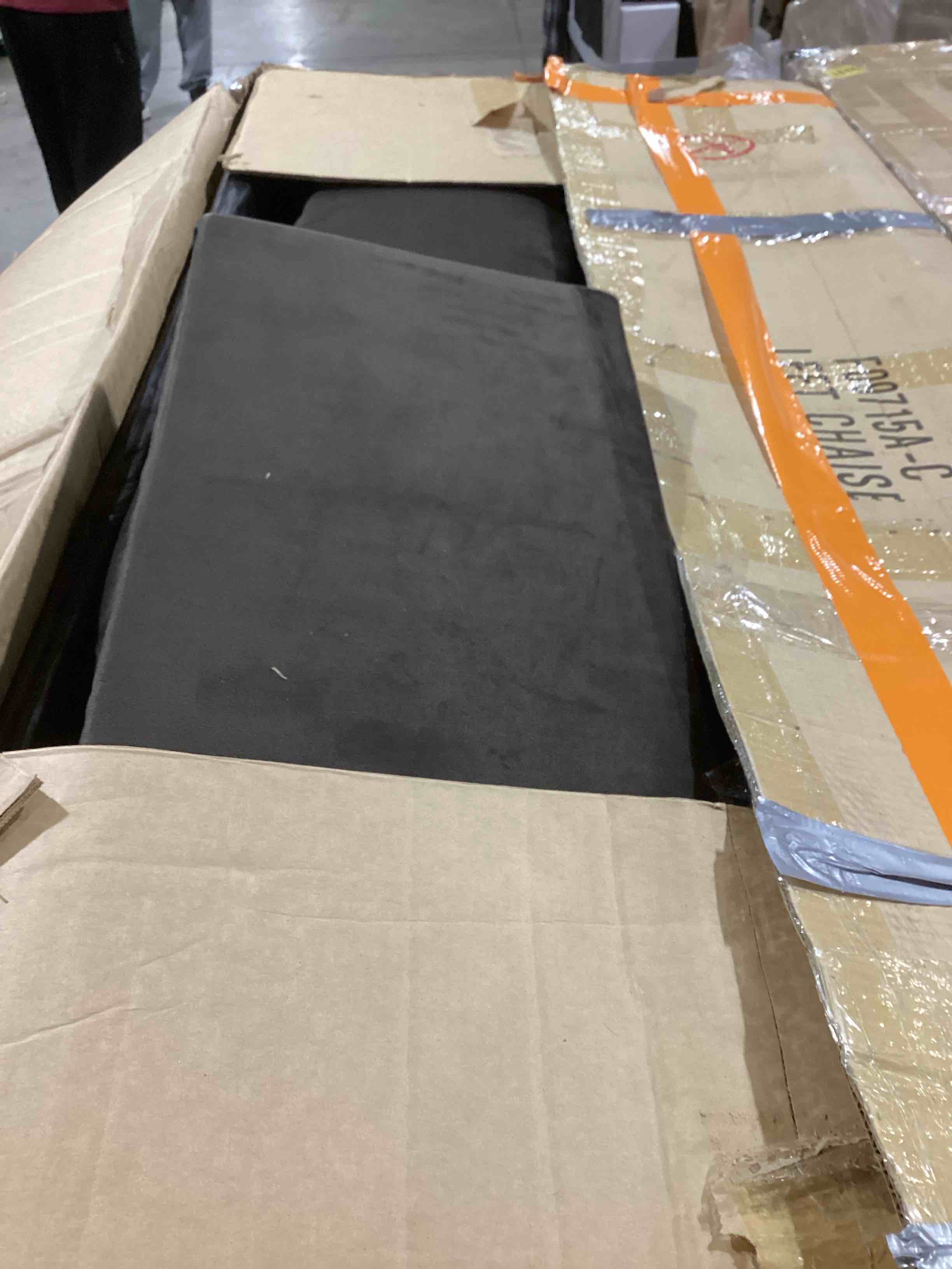 https://s3.amazonaws.com/lotting-images-prod/bidfta/ORG5558700_1703077942226.jpeg