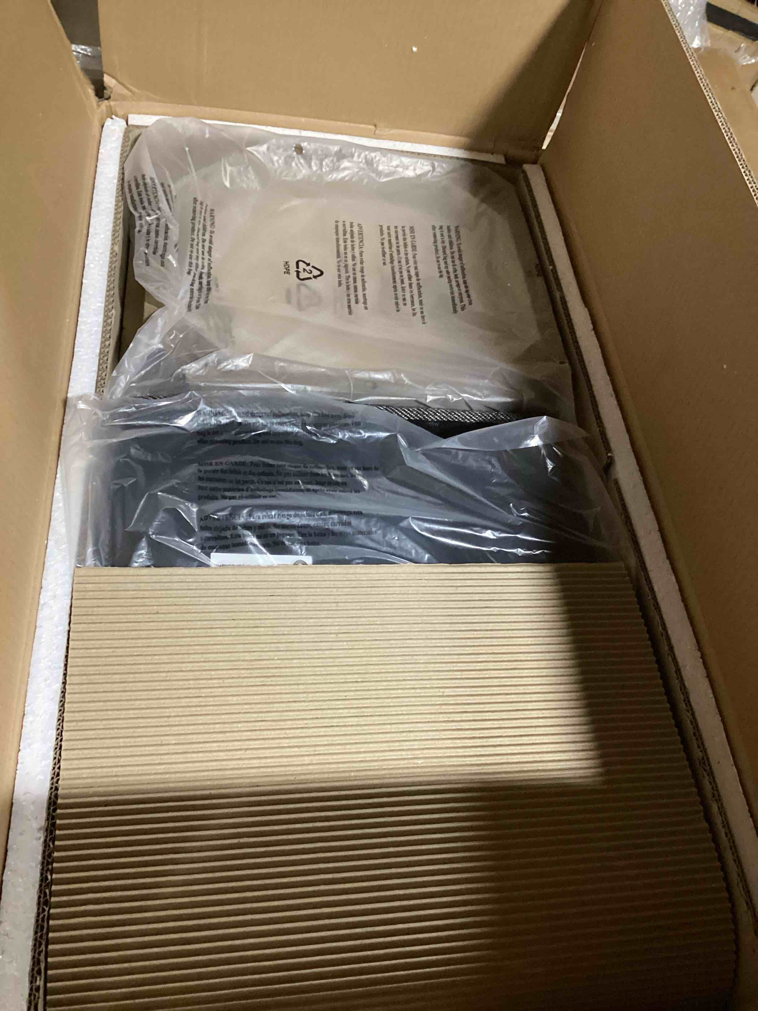 https://s3.amazonaws.com/lotting-images-prod/bidfta/ORG5581293_1704894452023.jpeg