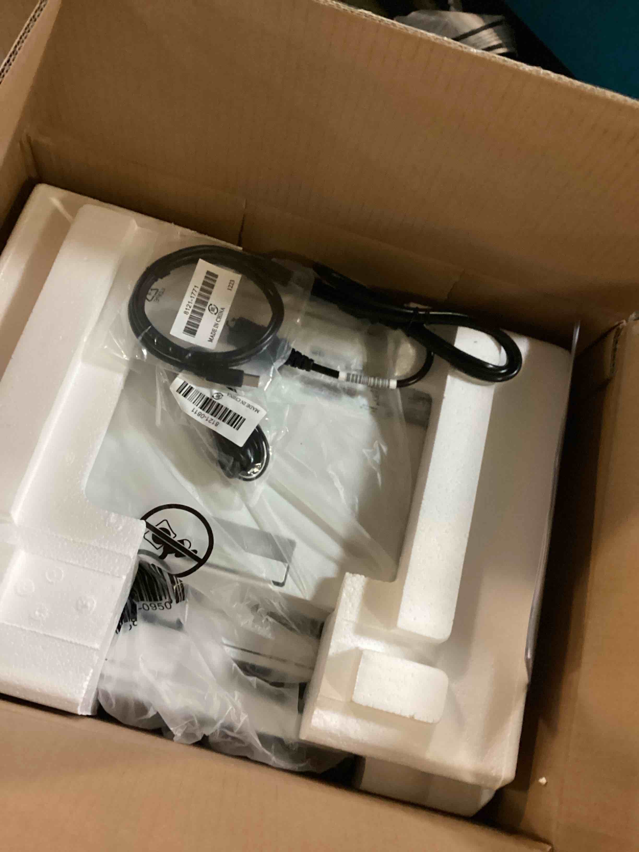 https://s3.amazonaws.com/lotting-images-prod/bidfta/ORG5615879_1701895719377.jpeg