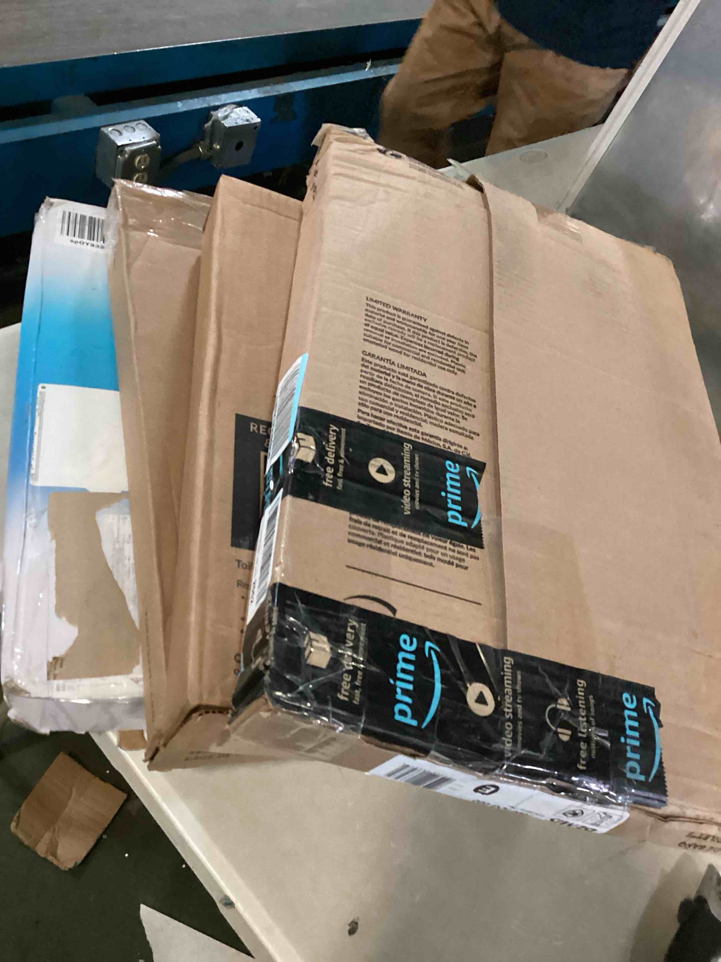 Assortment of Round Bowl Seats, fits all round toilets, different styles and different sizes, from different brands,