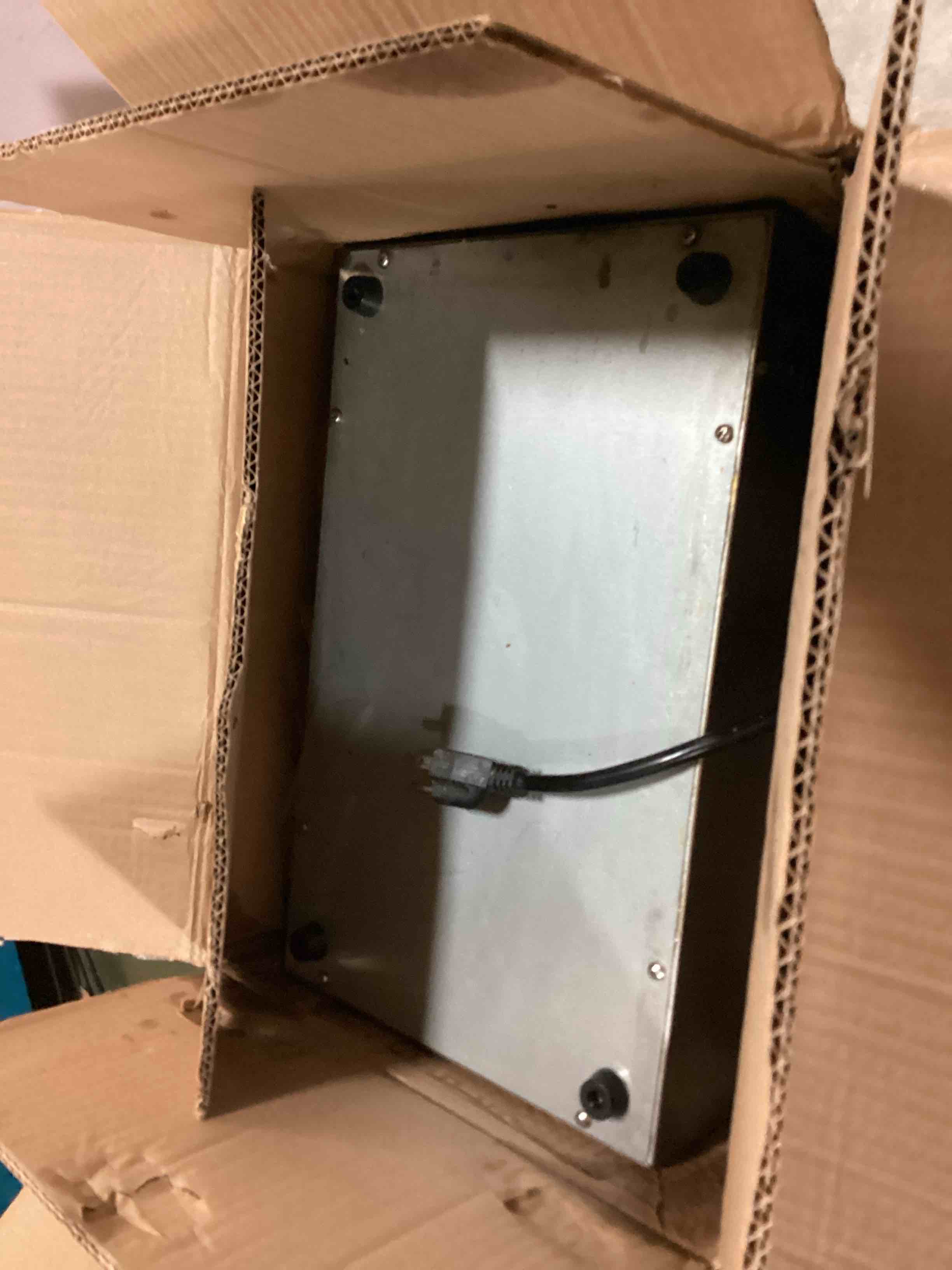 https://s3.amazonaws.com/lotting-images-prod/bidfta/ORG5619015_1702304493856.jpeg