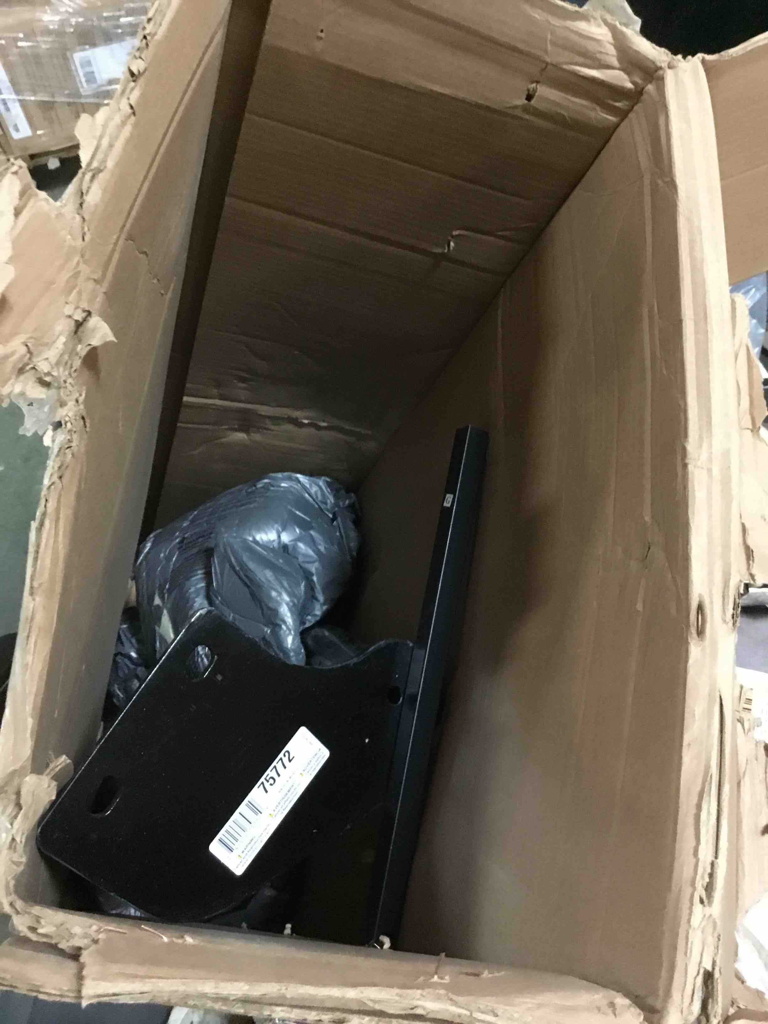 https://s3.amazonaws.com/lotting-images-prod/bidfta/ORG5632555_1698341759398.jpeg