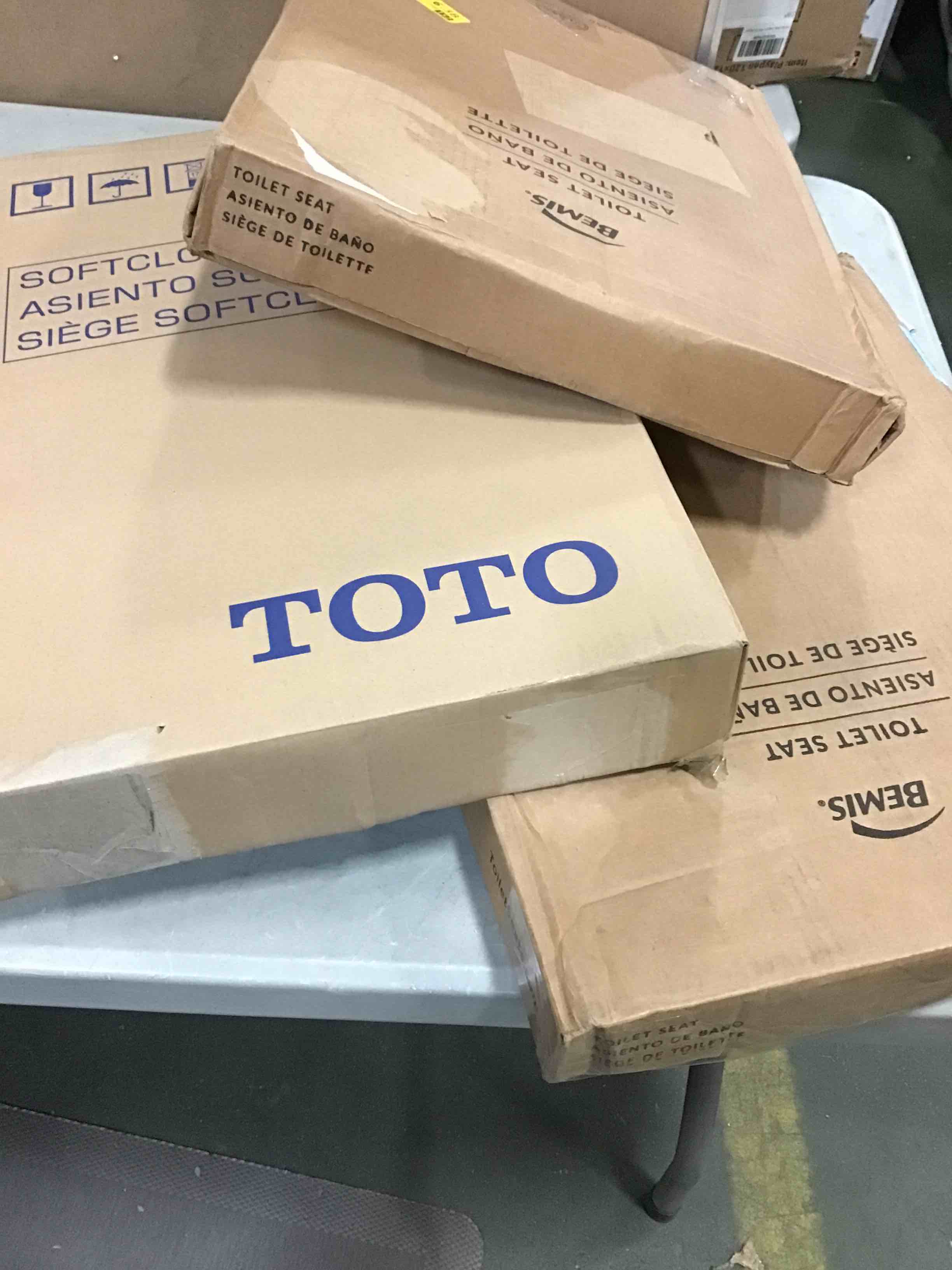 Assortment of Round Bowl Seats, fits all round toilets, different styles and different sizes, from different brands,