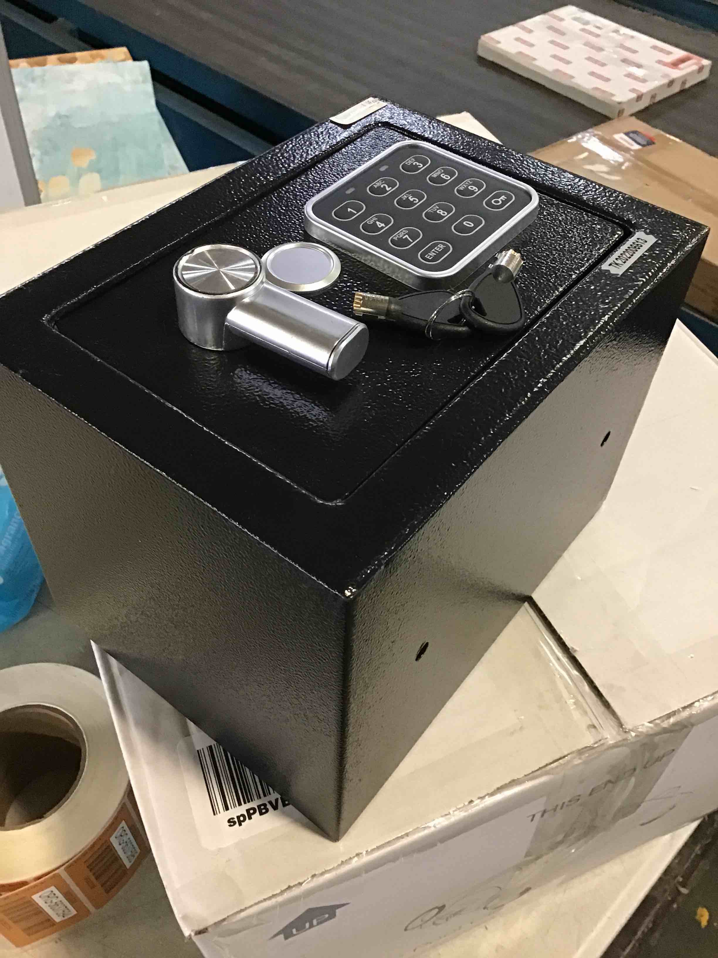 https://s3.amazonaws.com/lotting-images-prod/bidfta/ORG5637594_1695925553369.jpeg