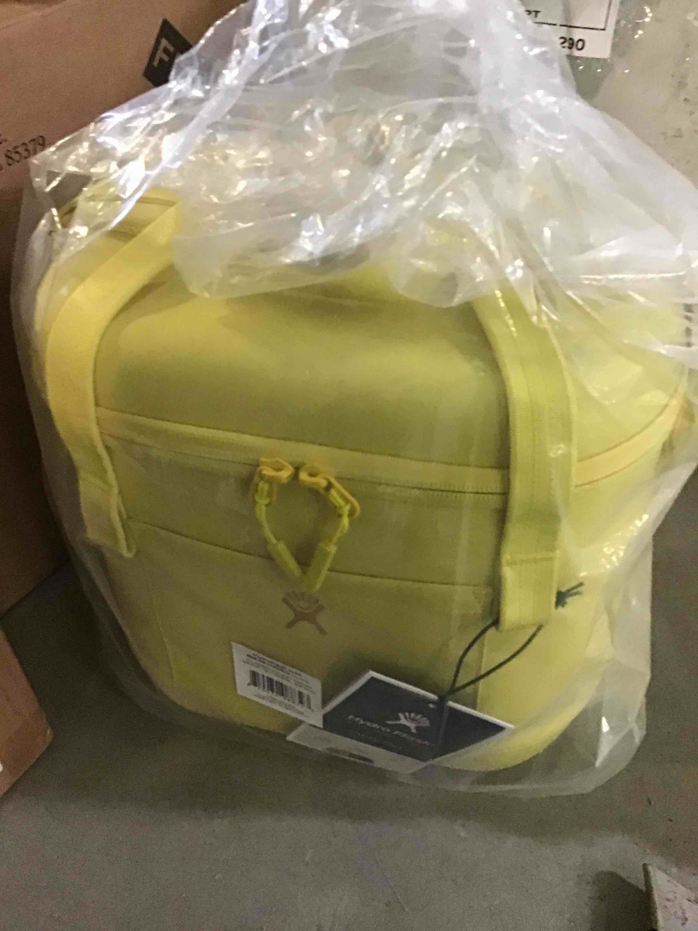 https://s3.amazonaws.com/lotting-images-prod/bidfta/ORG5637948_1696261940330.jpeg