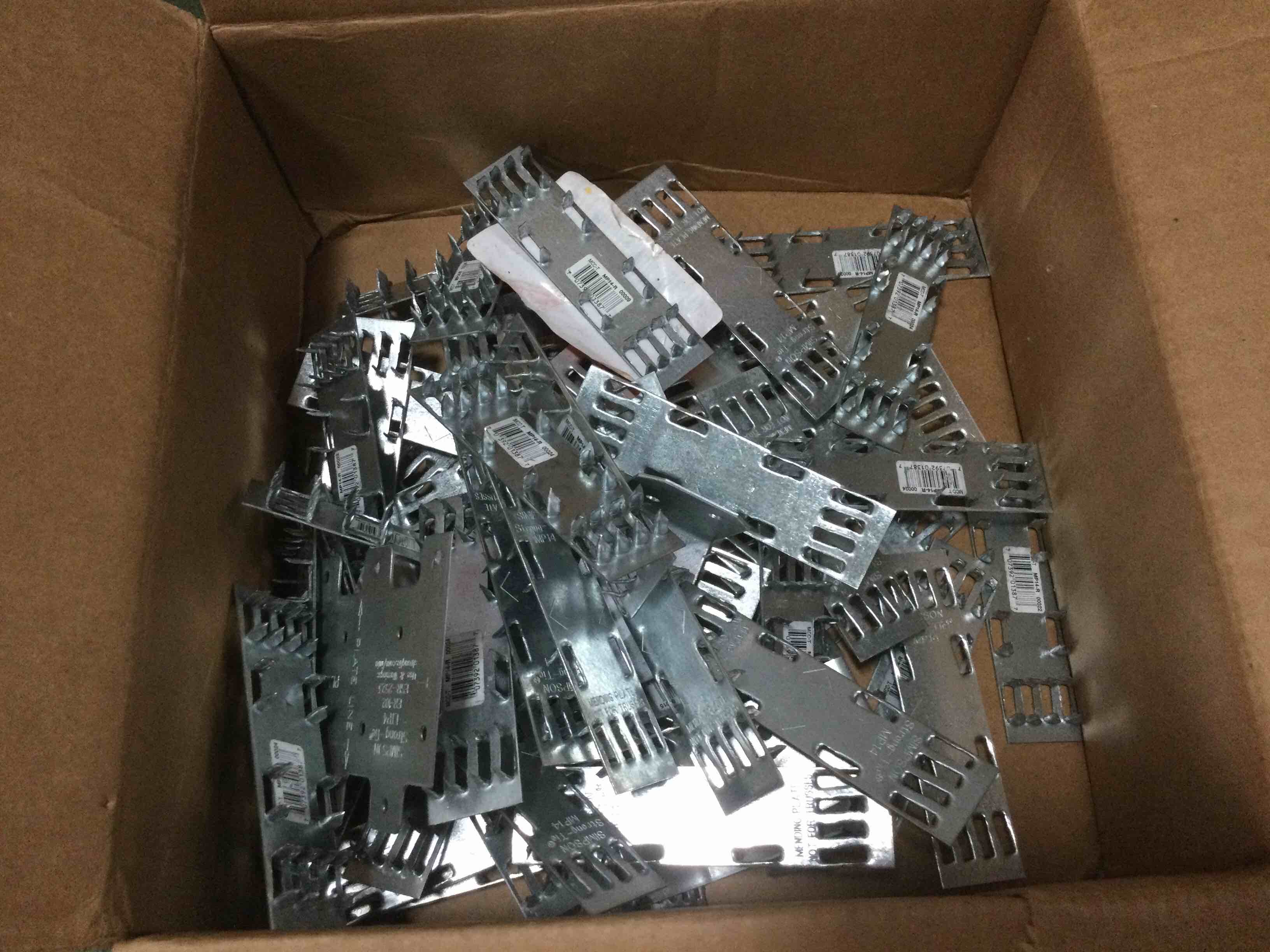 https://s3.amazonaws.com/lotting-images-prod/bidfta/ORG5641335_1695925273873.jpeg
