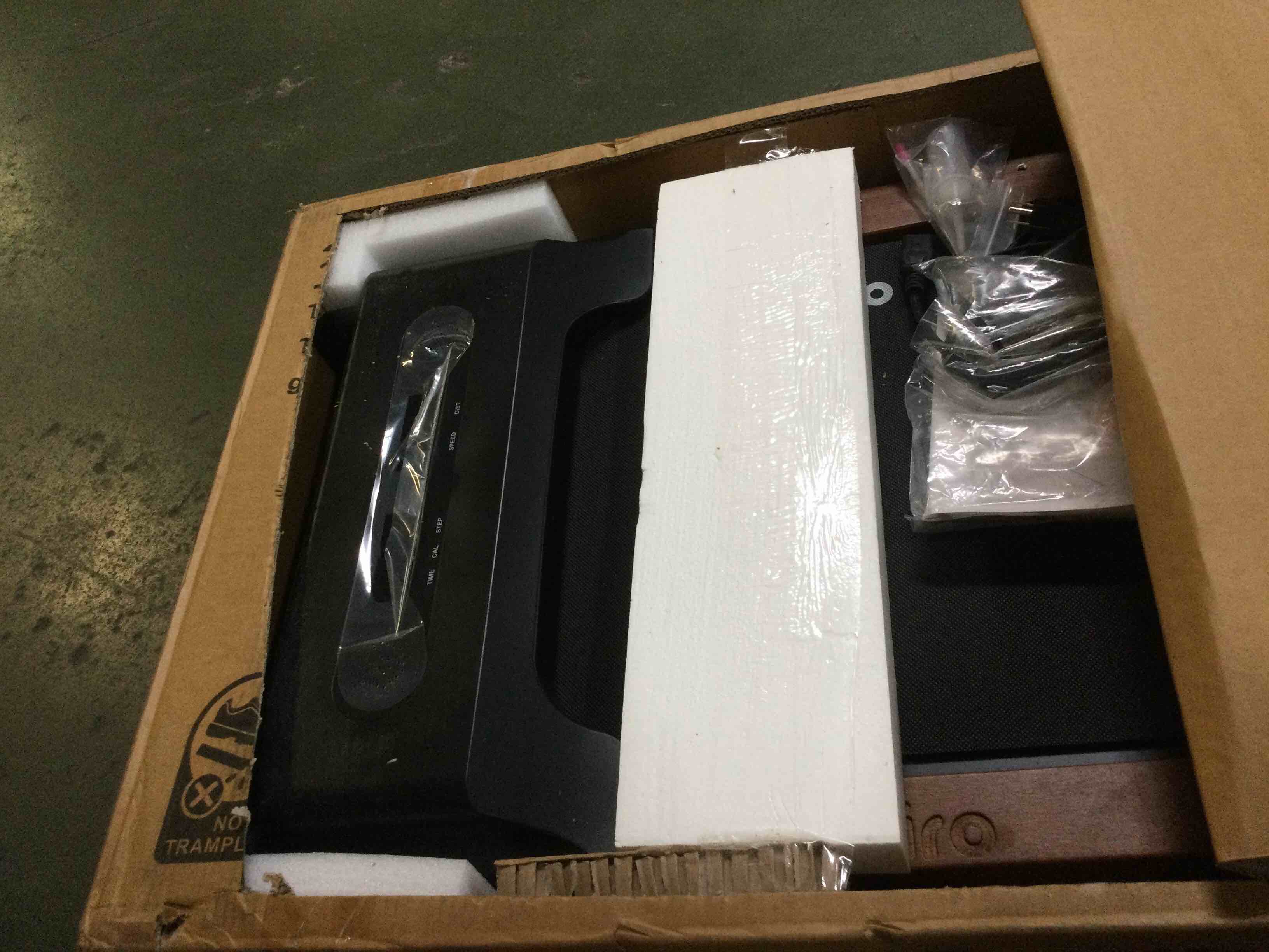 https://s3.amazonaws.com/lotting-images-prod/bidfta/ORG5642089_1696359649153.jpeg
