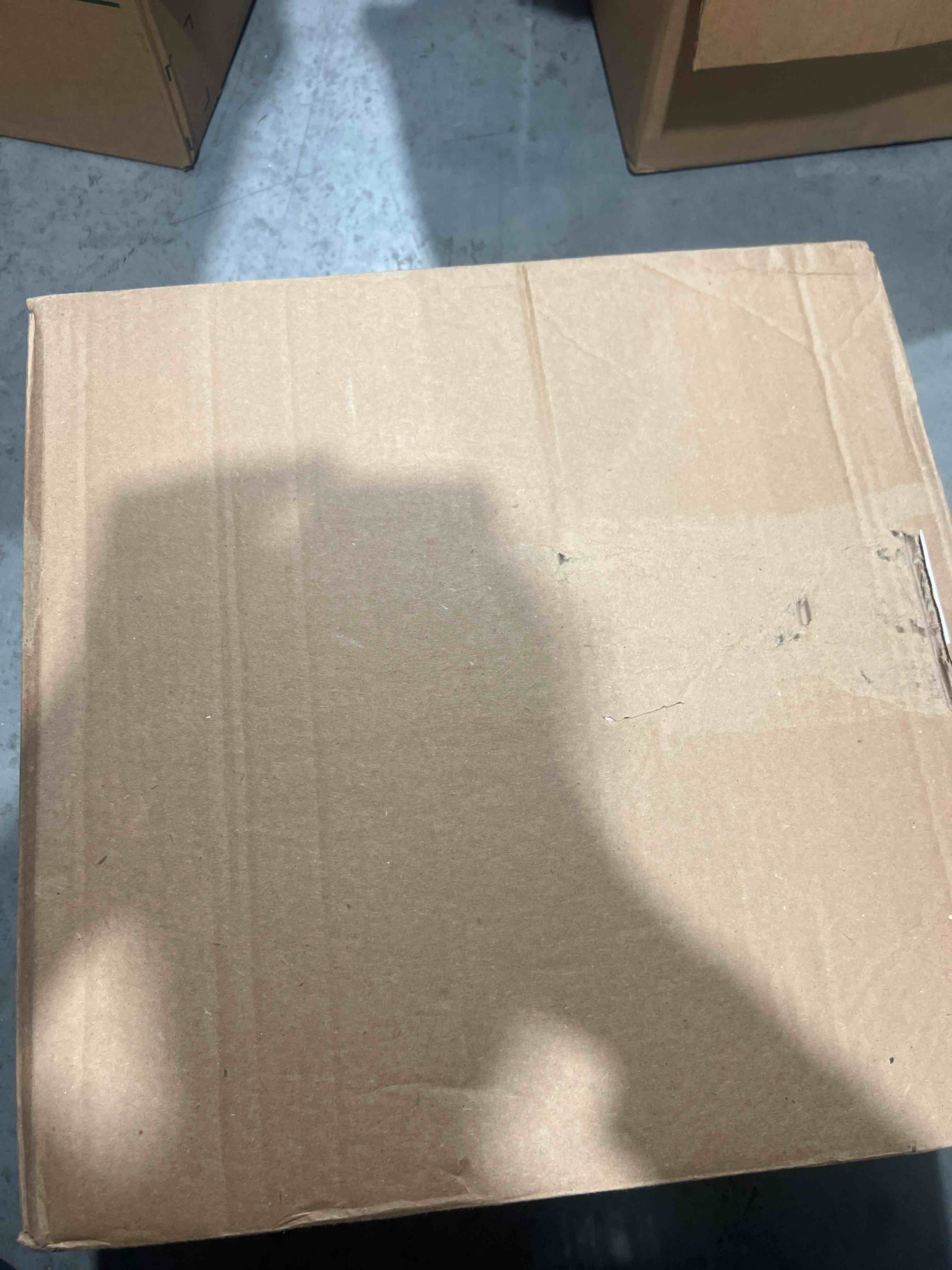 https://s3.amazonaws.com/lotting-images-prod/bidfta/ORG5667984_1702173836622.jpeg