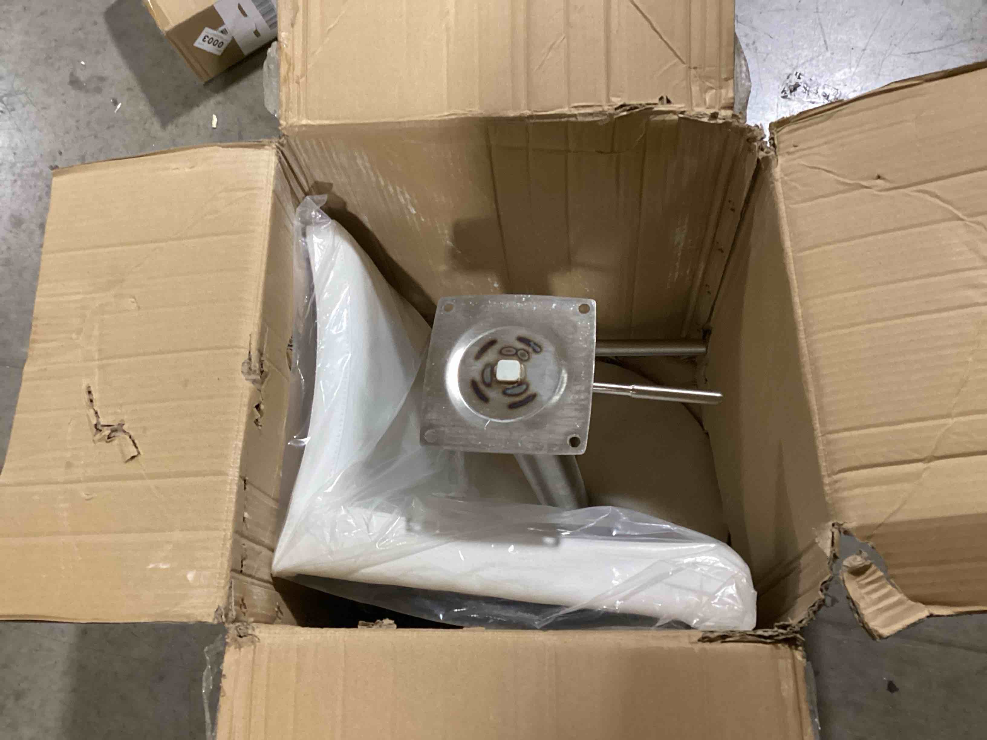 https://s3.amazonaws.com/lotting-images-prod/bidfta/ORG5672550_1716995861737.jpeg