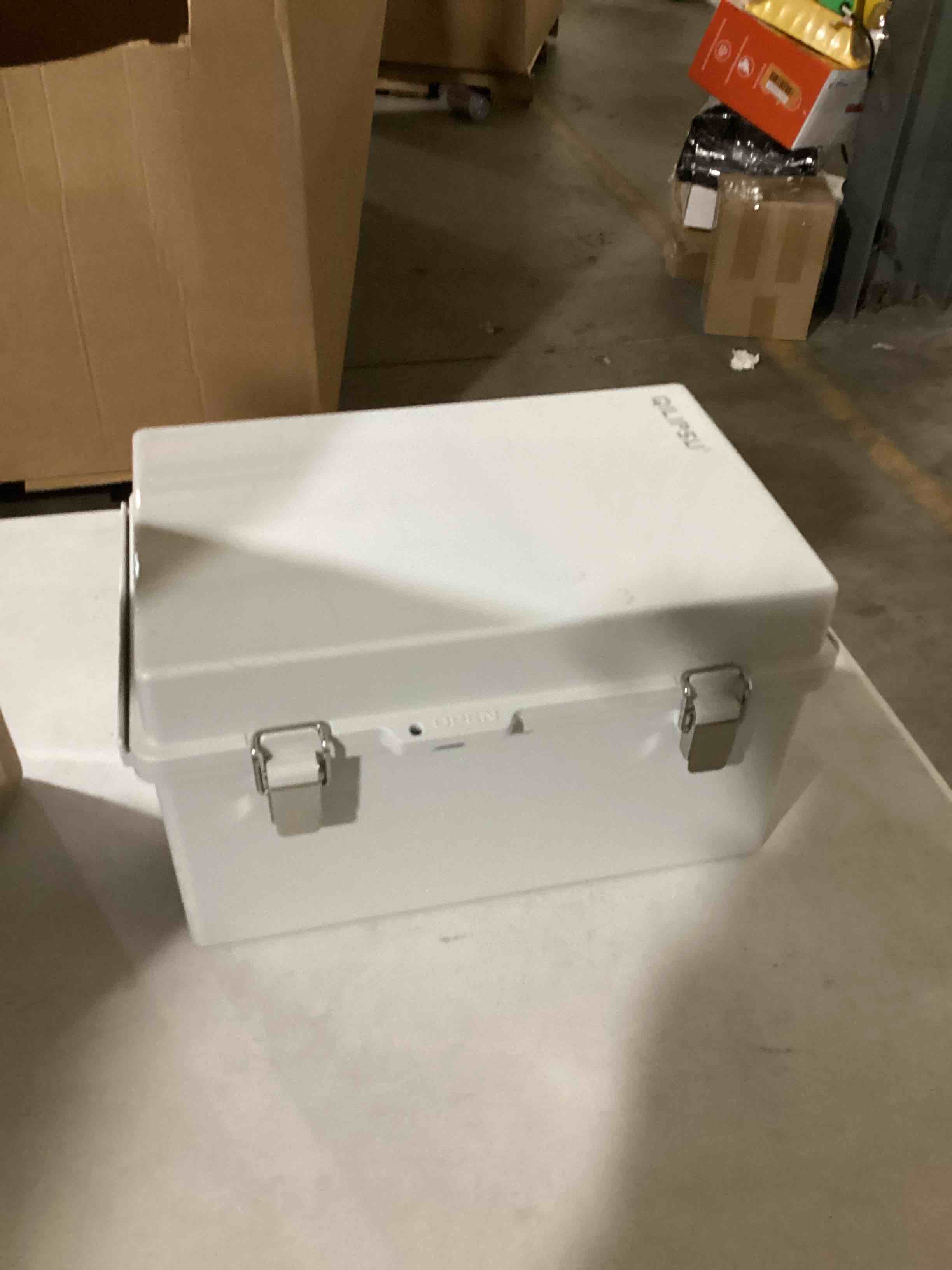 https://s3.amazonaws.com/lotting-images-prod/bidfta/ORG5681642_1716923033062.jpeg