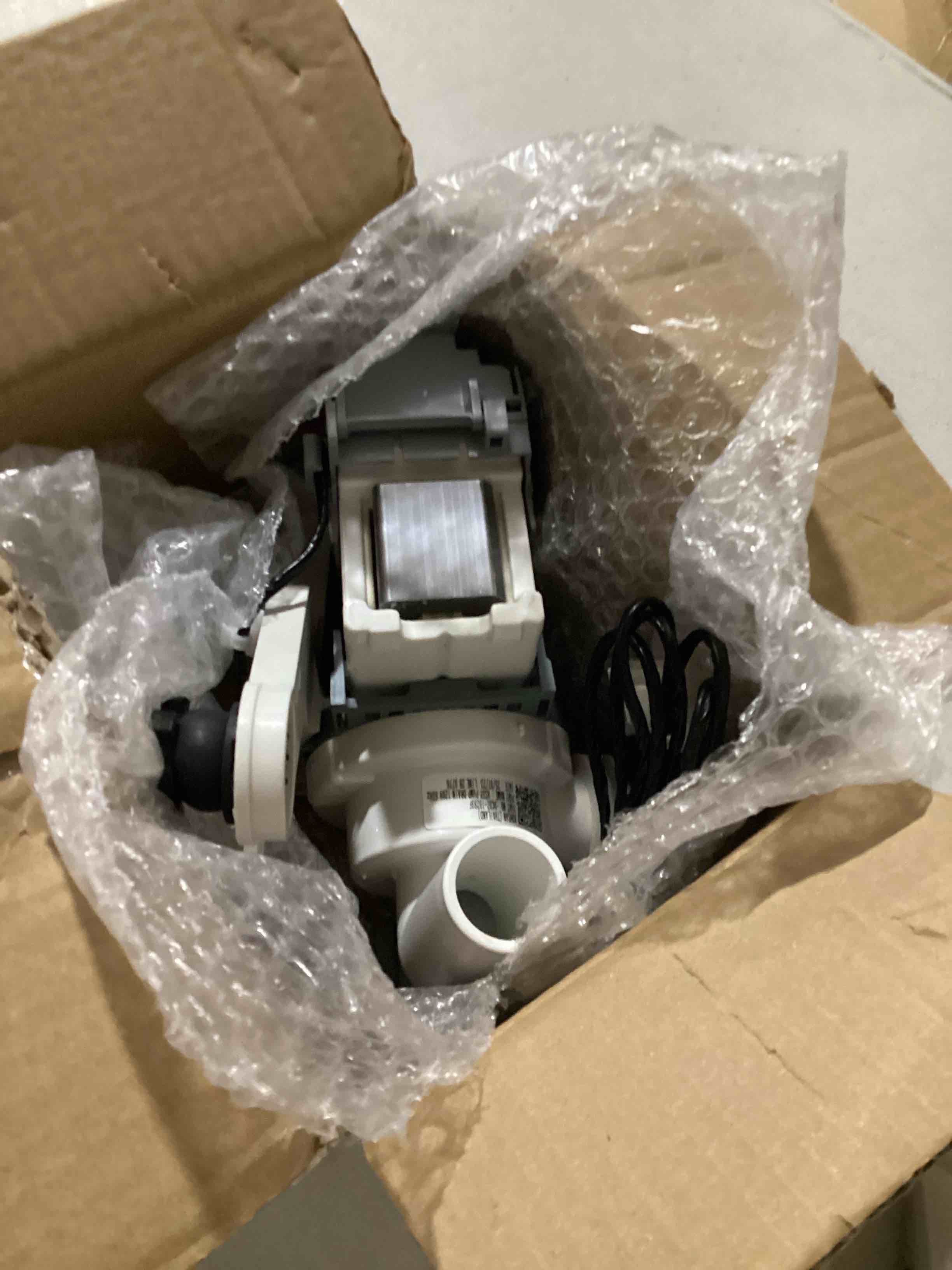 https://s3.amazonaws.com/lotting-images-prod/bidfta/ORG5681713_1716986442991.jpeg