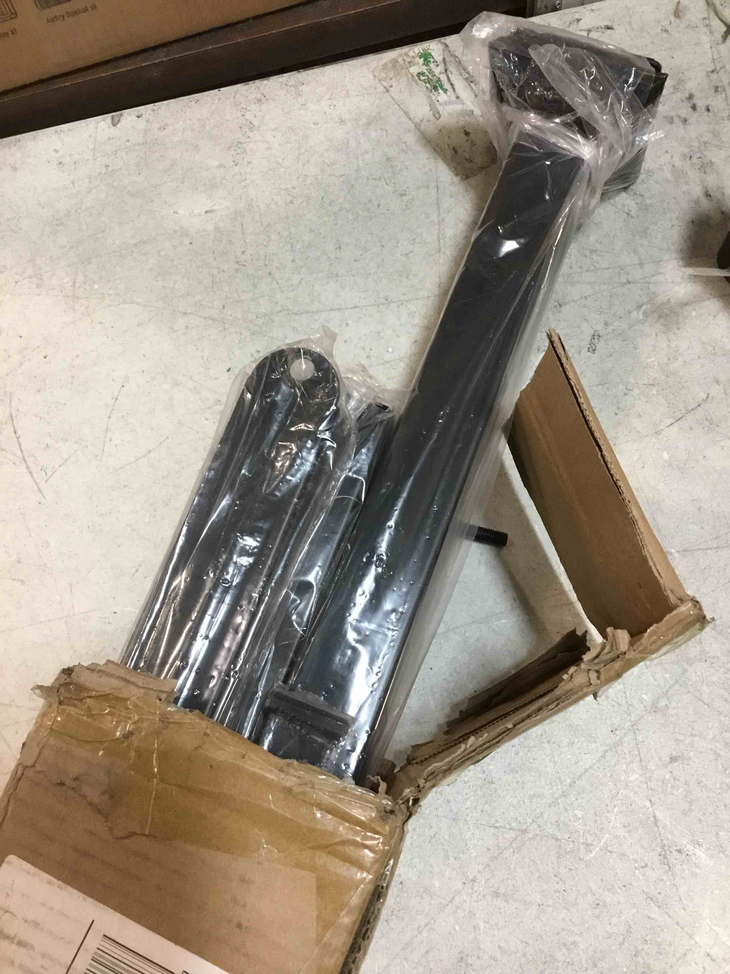 https://s3.amazonaws.com/lotting-images-prod/bidfta/ORG5686187_1706026496725.jpeg
