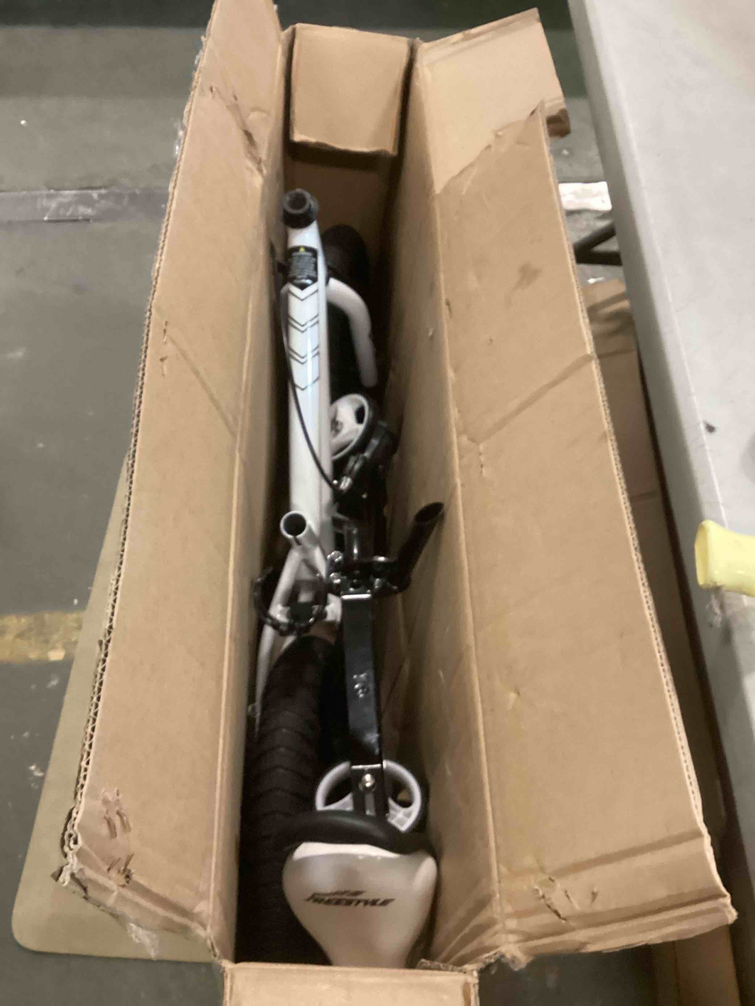 https://s3.amazonaws.com/lotting-images-prod/bidfta/ORG5690657_1705584602606.jpeg