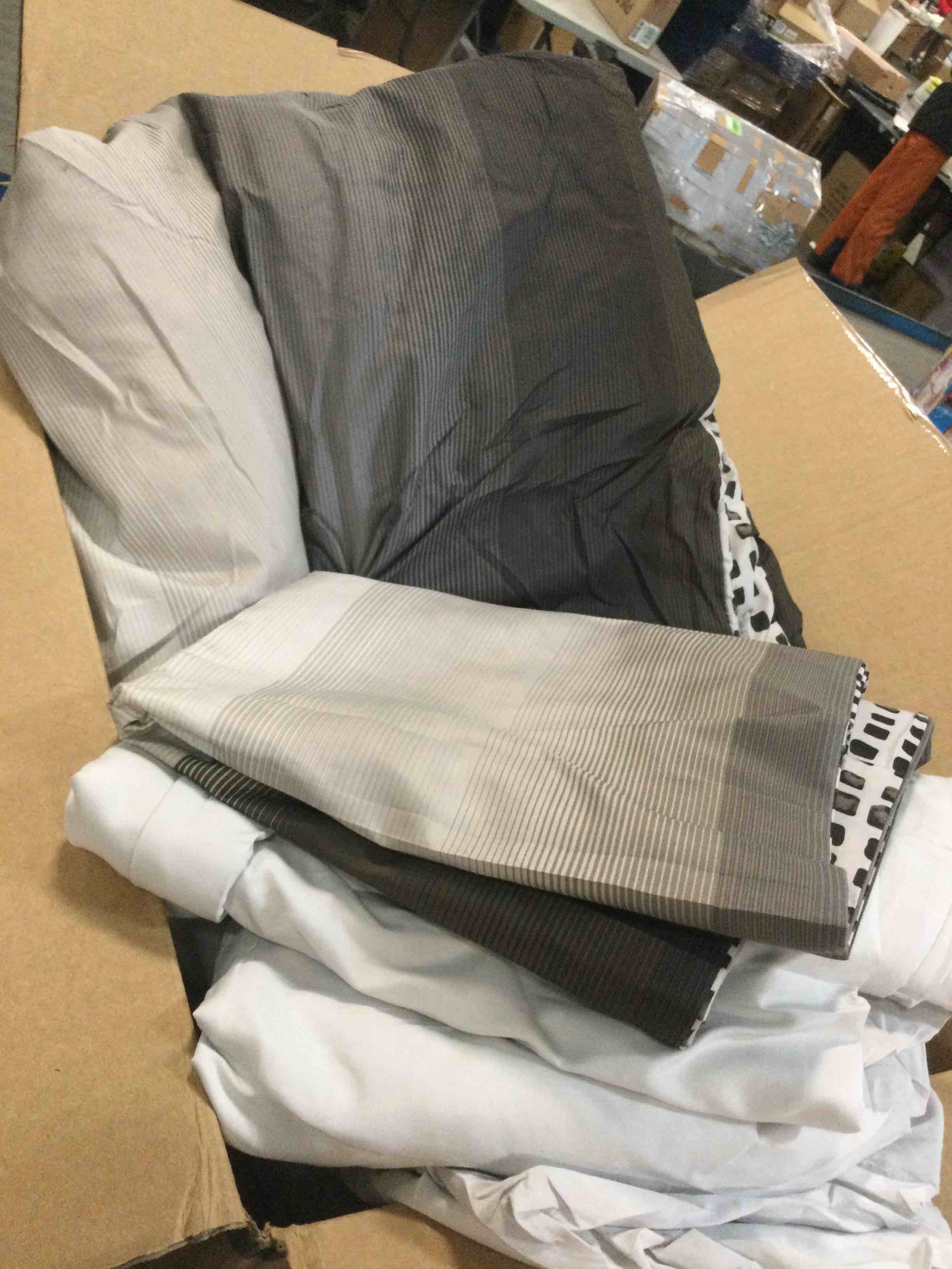 https://s3.amazonaws.com/lotting-images-prod/bidfta/ORG5690854_1705610382458.jpeg