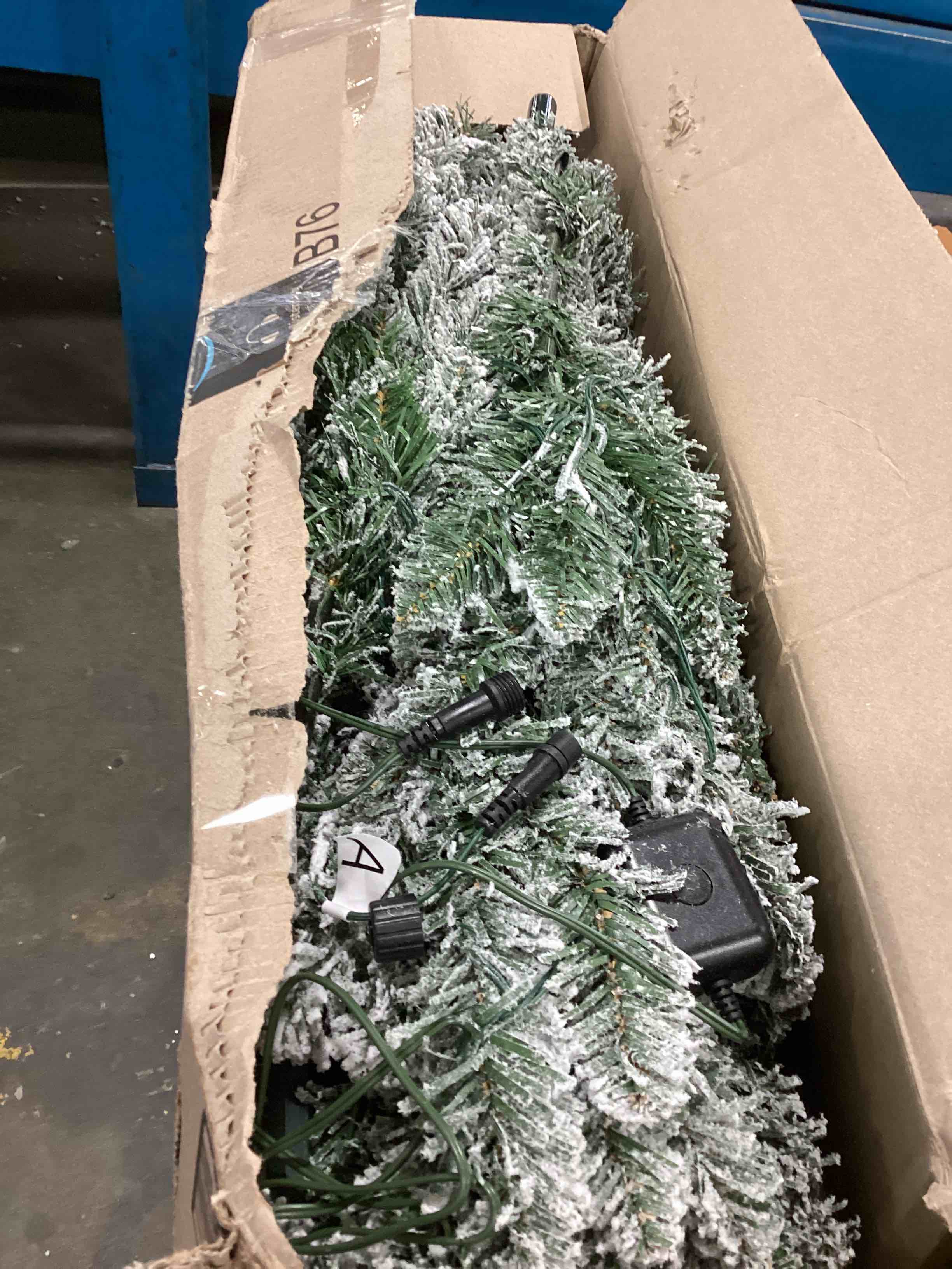 Alupssuc 6ft Half Prelit Snow Flocked Artificial Christmas Tree with