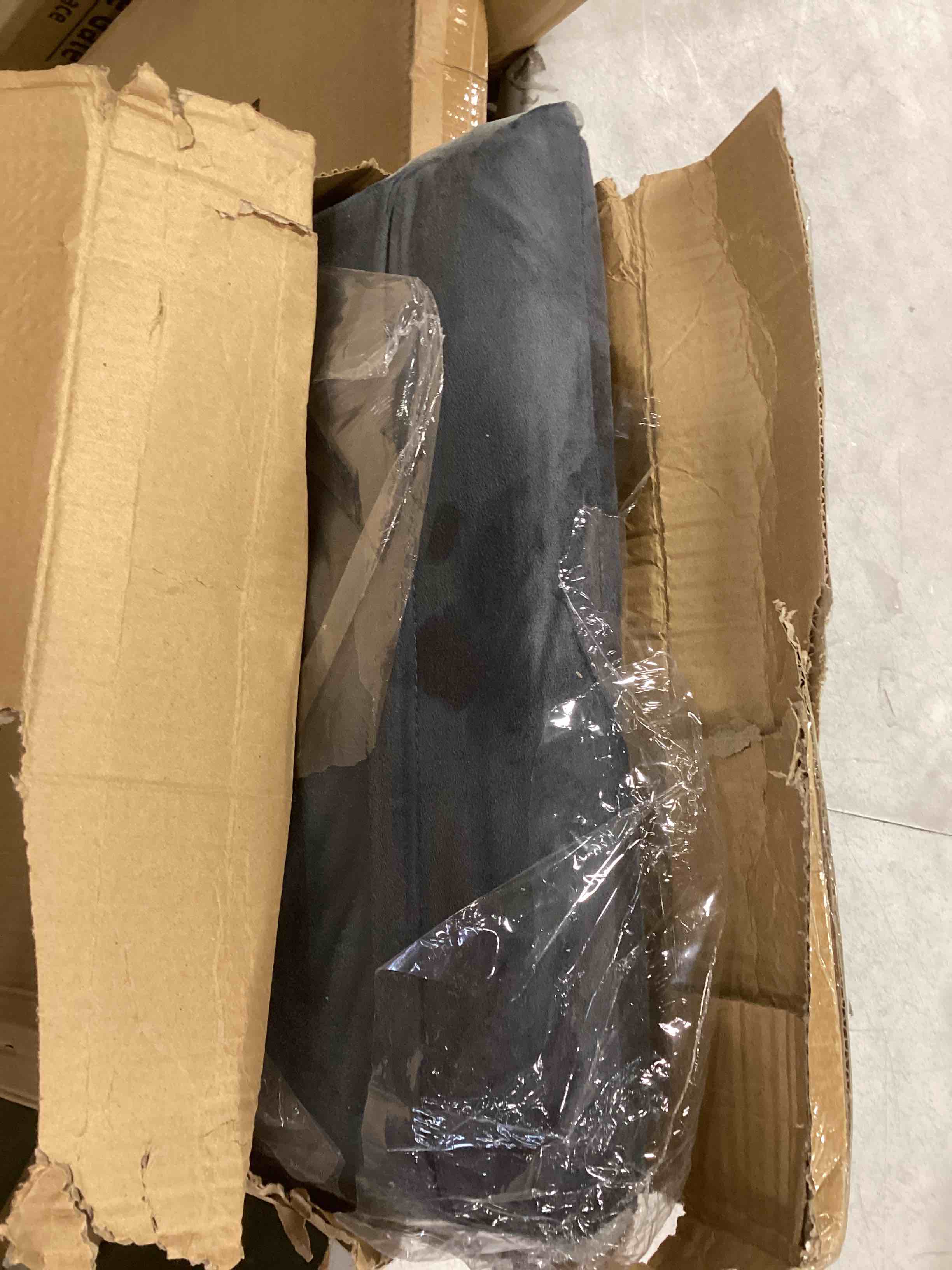 https://s3.amazonaws.com/lotting-images-prod/bidfta/ORG5691881_1705605491663.jpeg