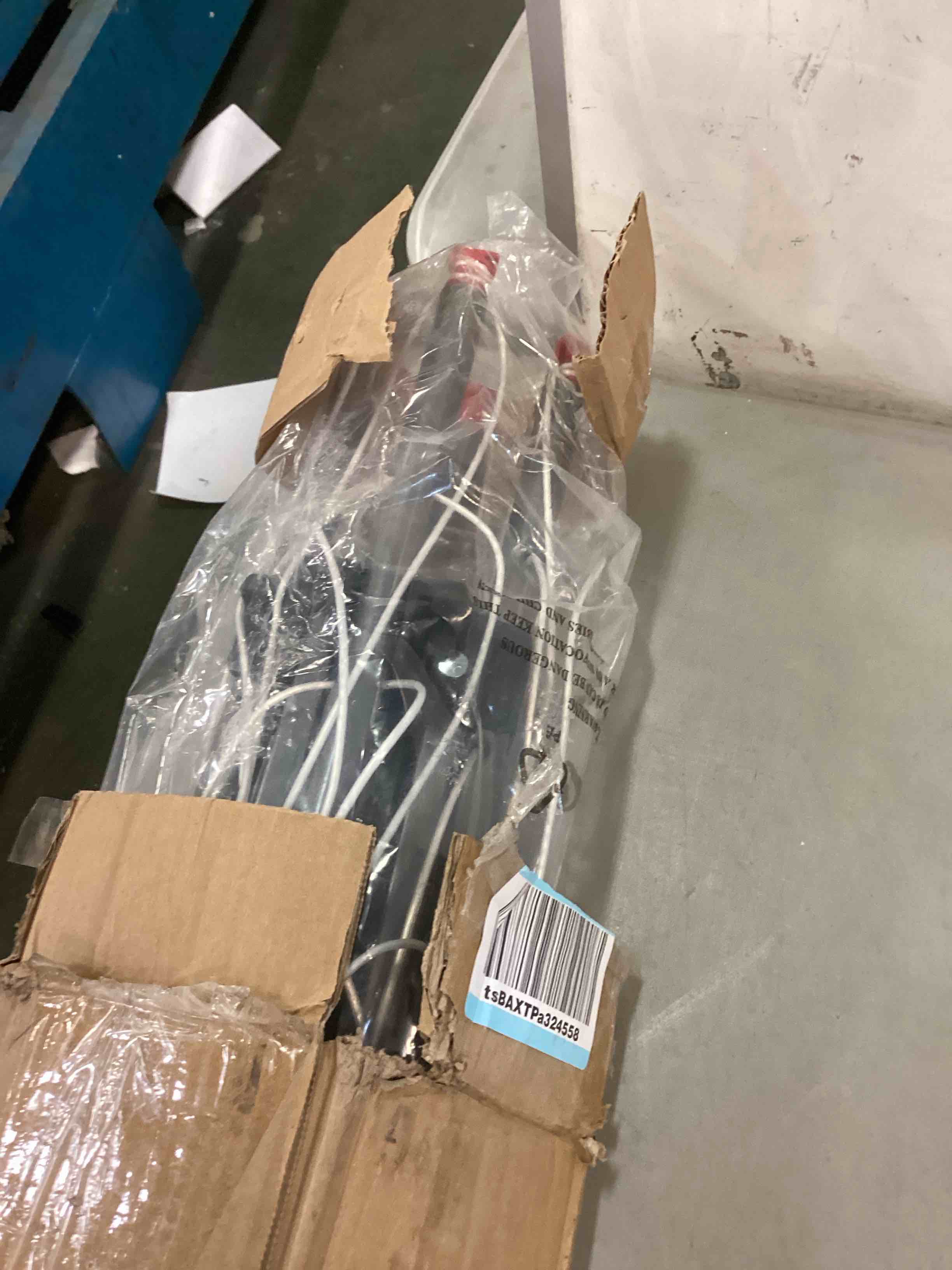 https://s3.amazonaws.com/lotting-images-prod/bidfta/ORG5694987_1705511521947.jpeg