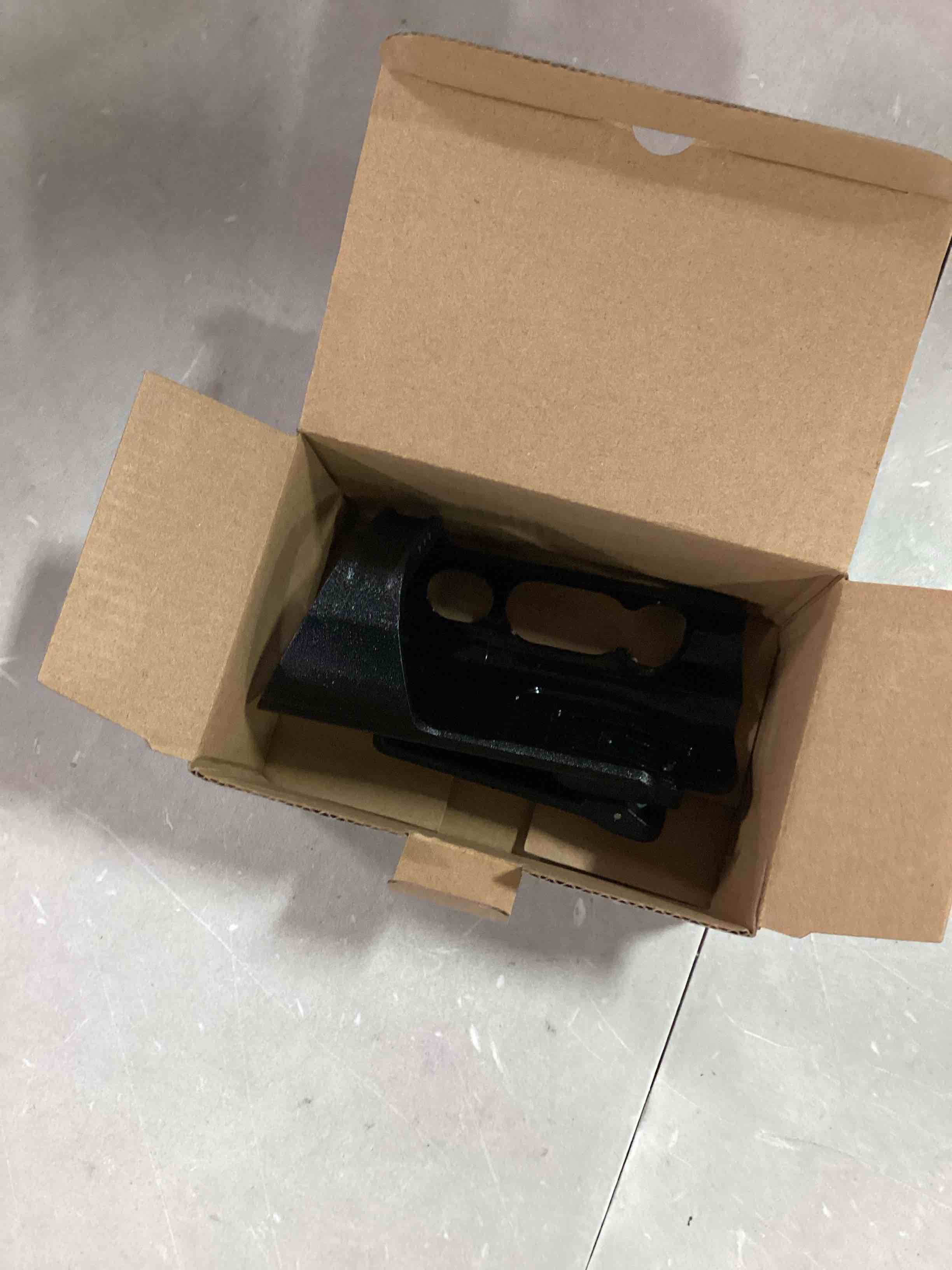 https://s3.amazonaws.com/lotting-images-prod/bidfta/ORG5699138_1715170954182.jpeg