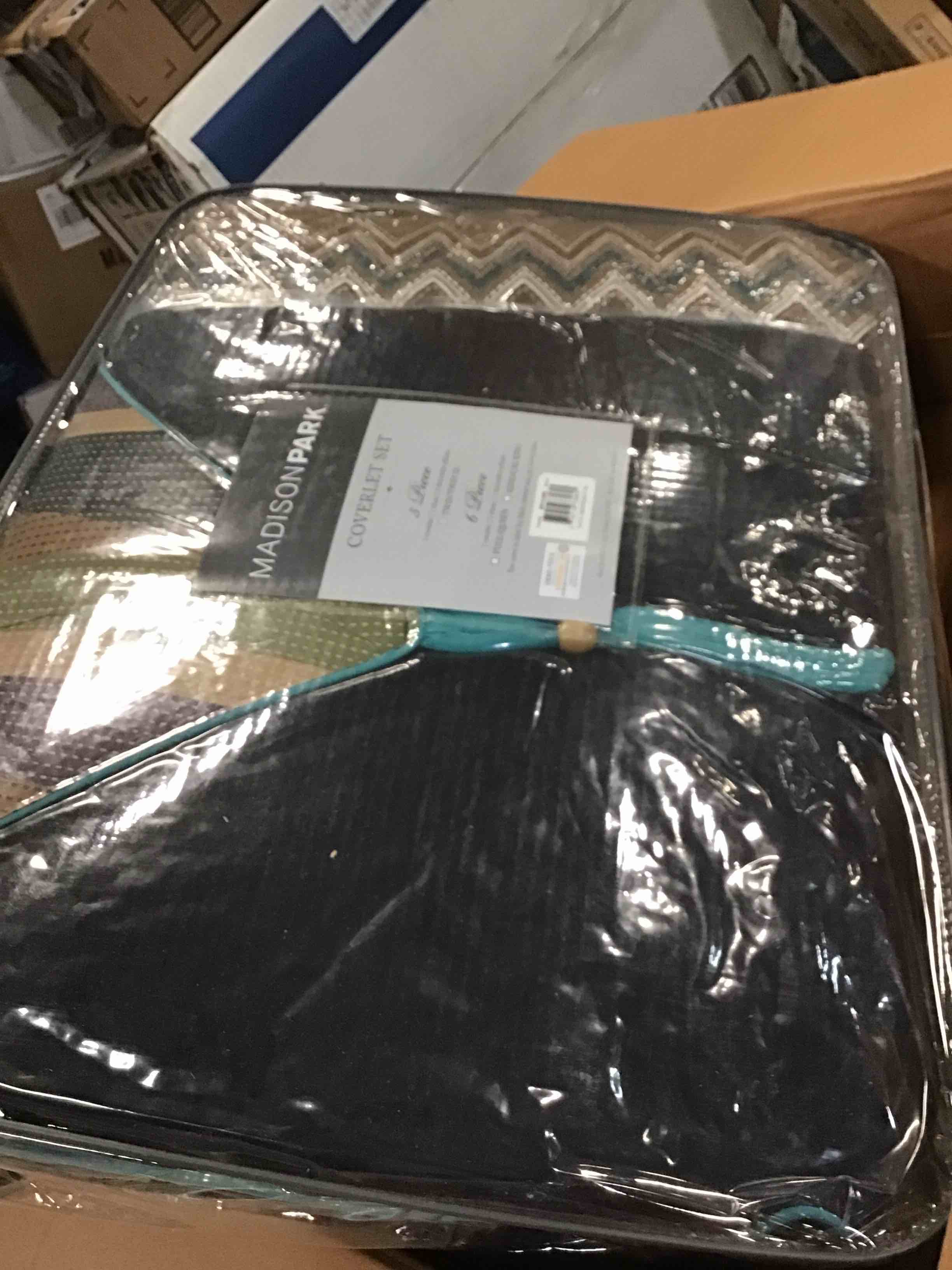 https://s3.amazonaws.com/lotting-images-prod/bidfta/ORG5703790_1715010987532.jpeg