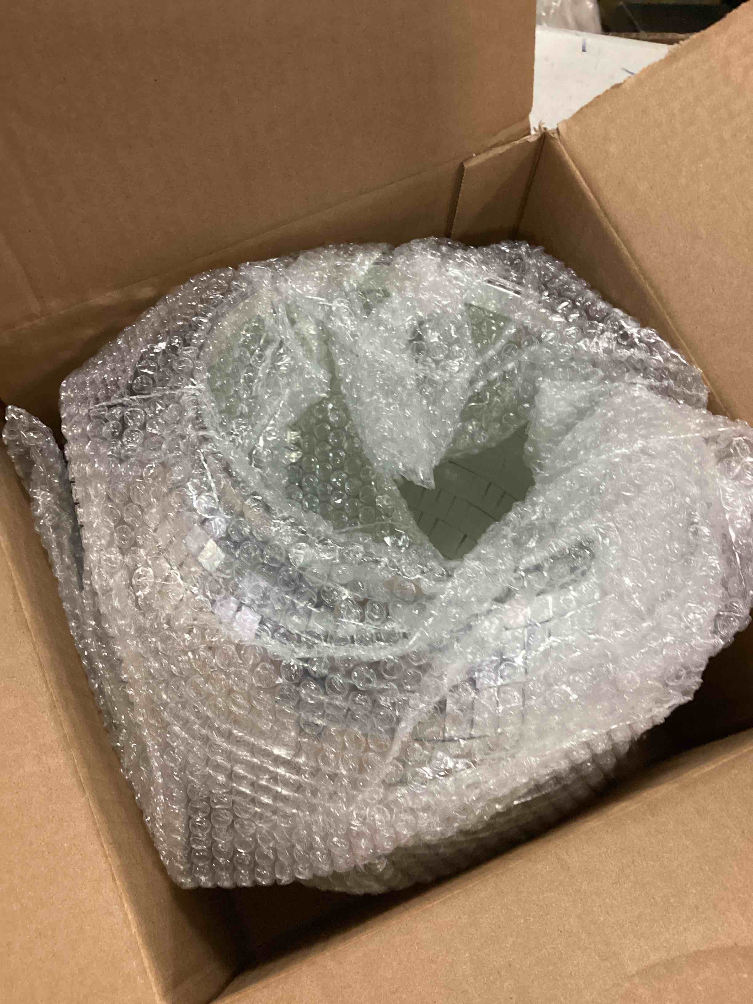 https://s3.amazonaws.com/lotting-images-prod/bidfta/ORG5705578_1715961237472.jpeg